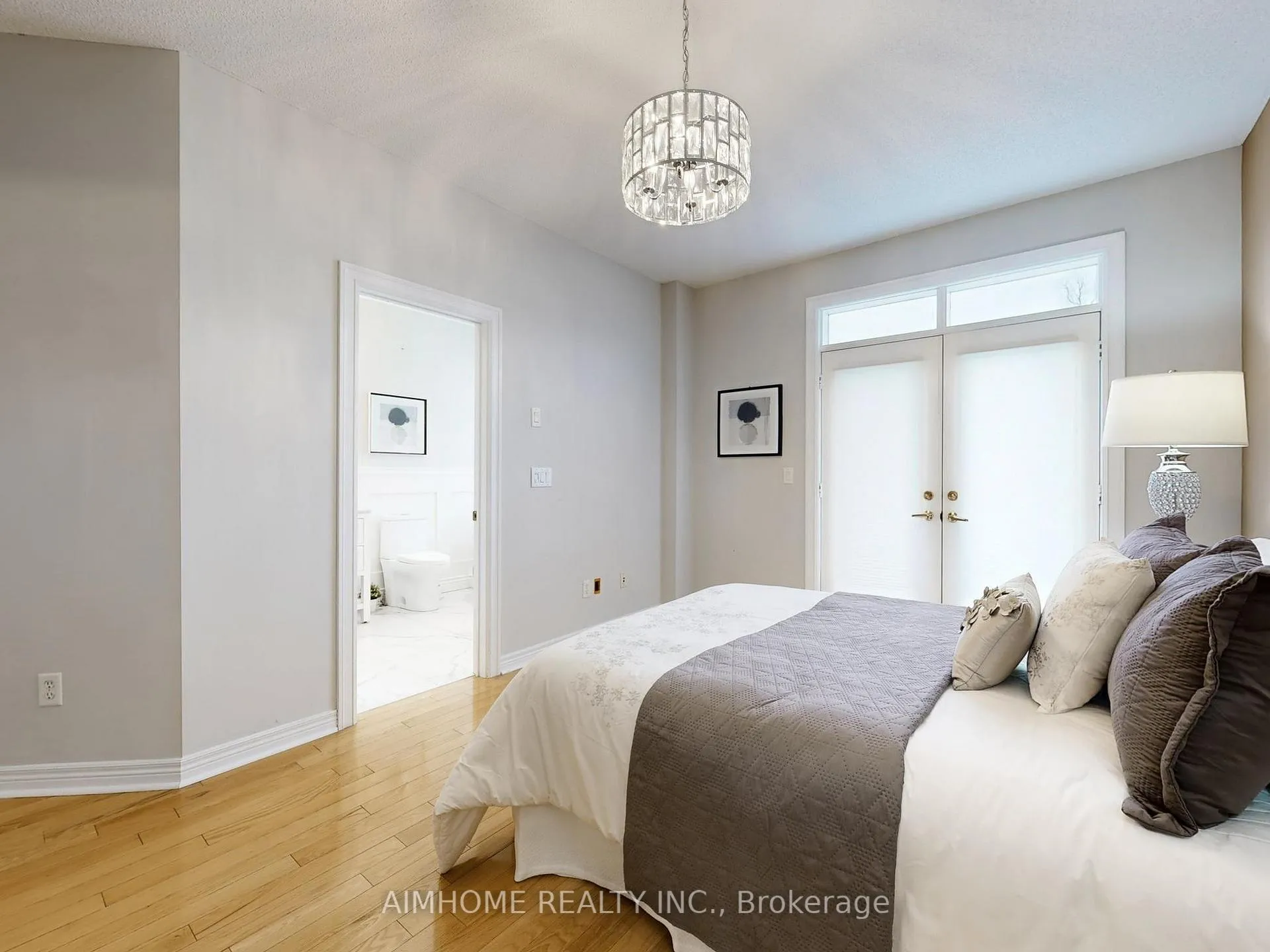 Photo 22 of 962 On Bogart Circle, Newmarket, Gorham-College Manor — HOMEH