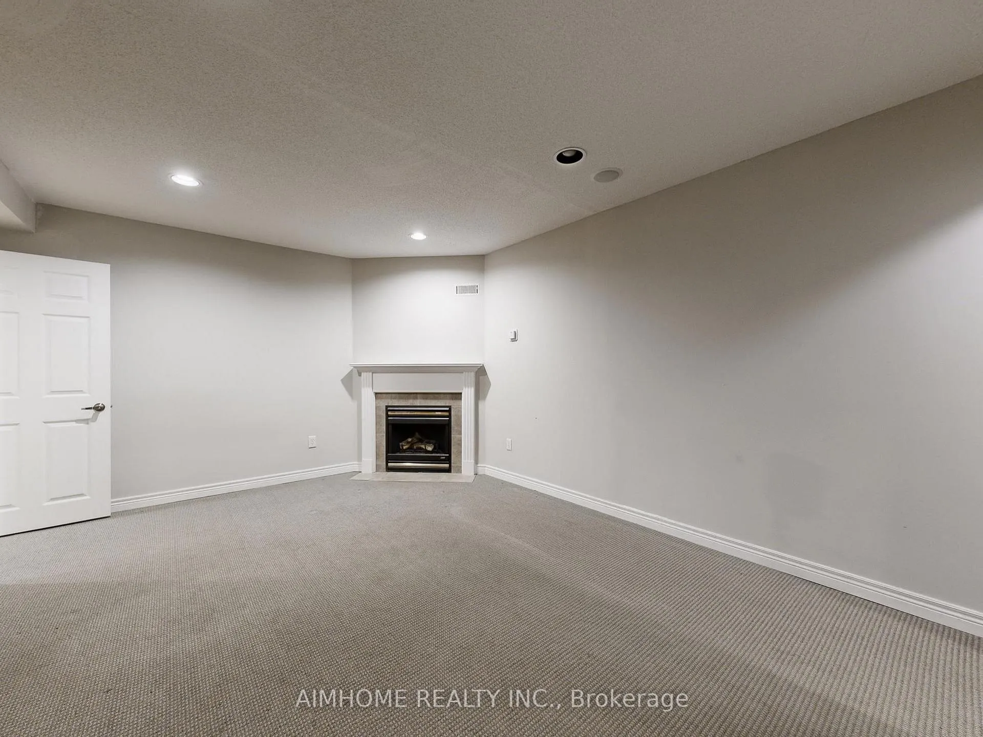 Photo 43 of 962 On Bogart Circle, Newmarket, Gorham-College Manor — HOMEH
