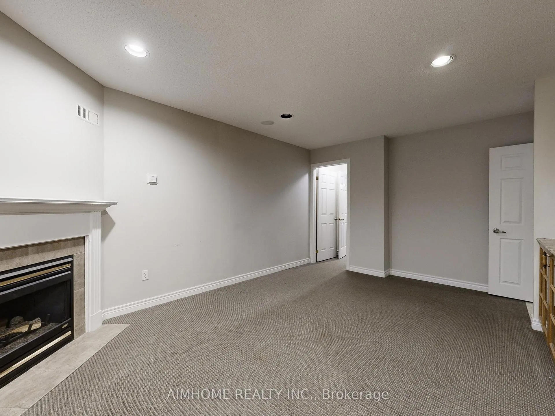 Photo 44 of 962 On Bogart Circle, Newmarket, Gorham-College Manor — HOMEH