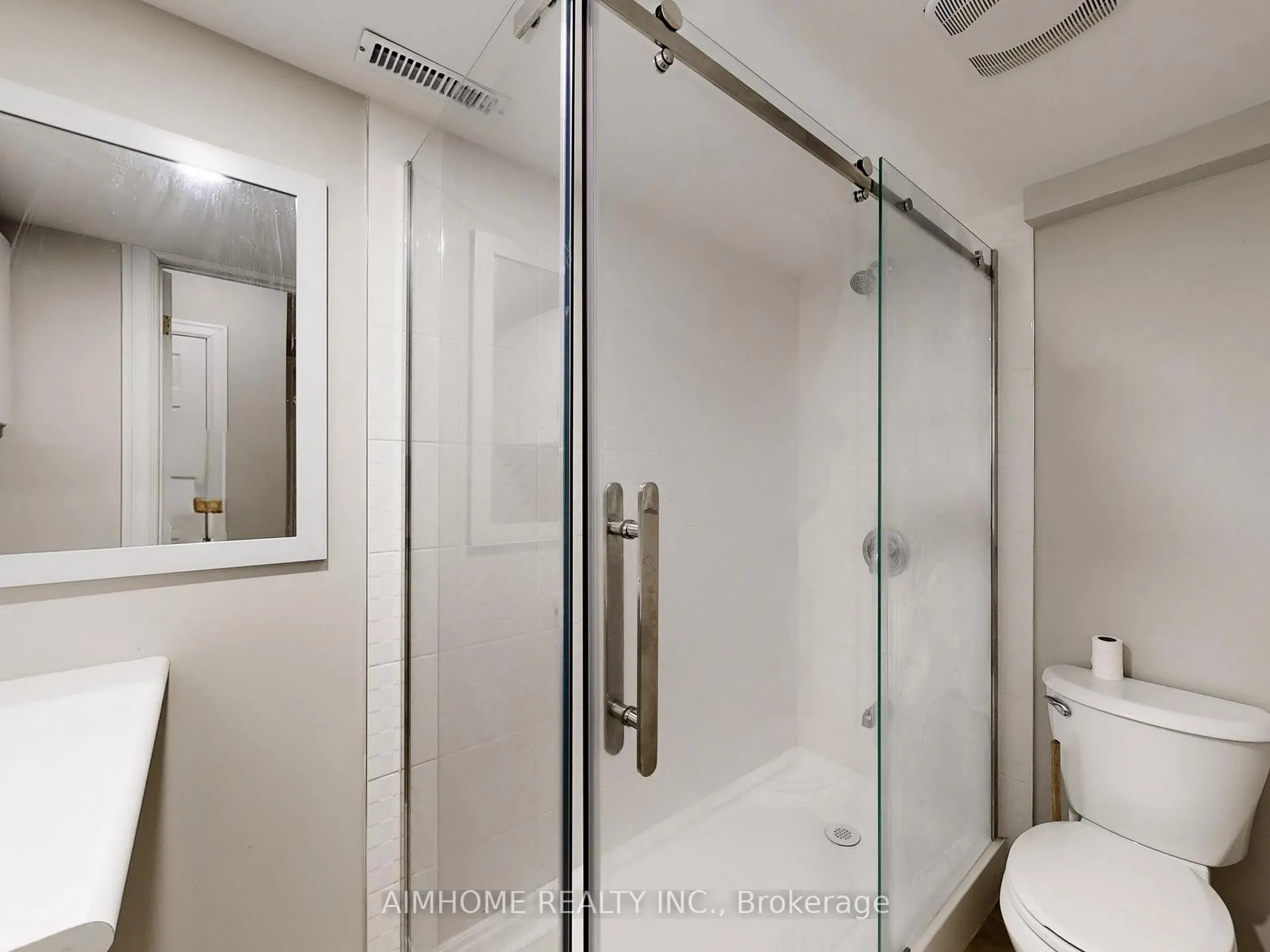 Photo 46 of 962 On Bogart Circle, Newmarket, Gorham-College Manor — HOMEH