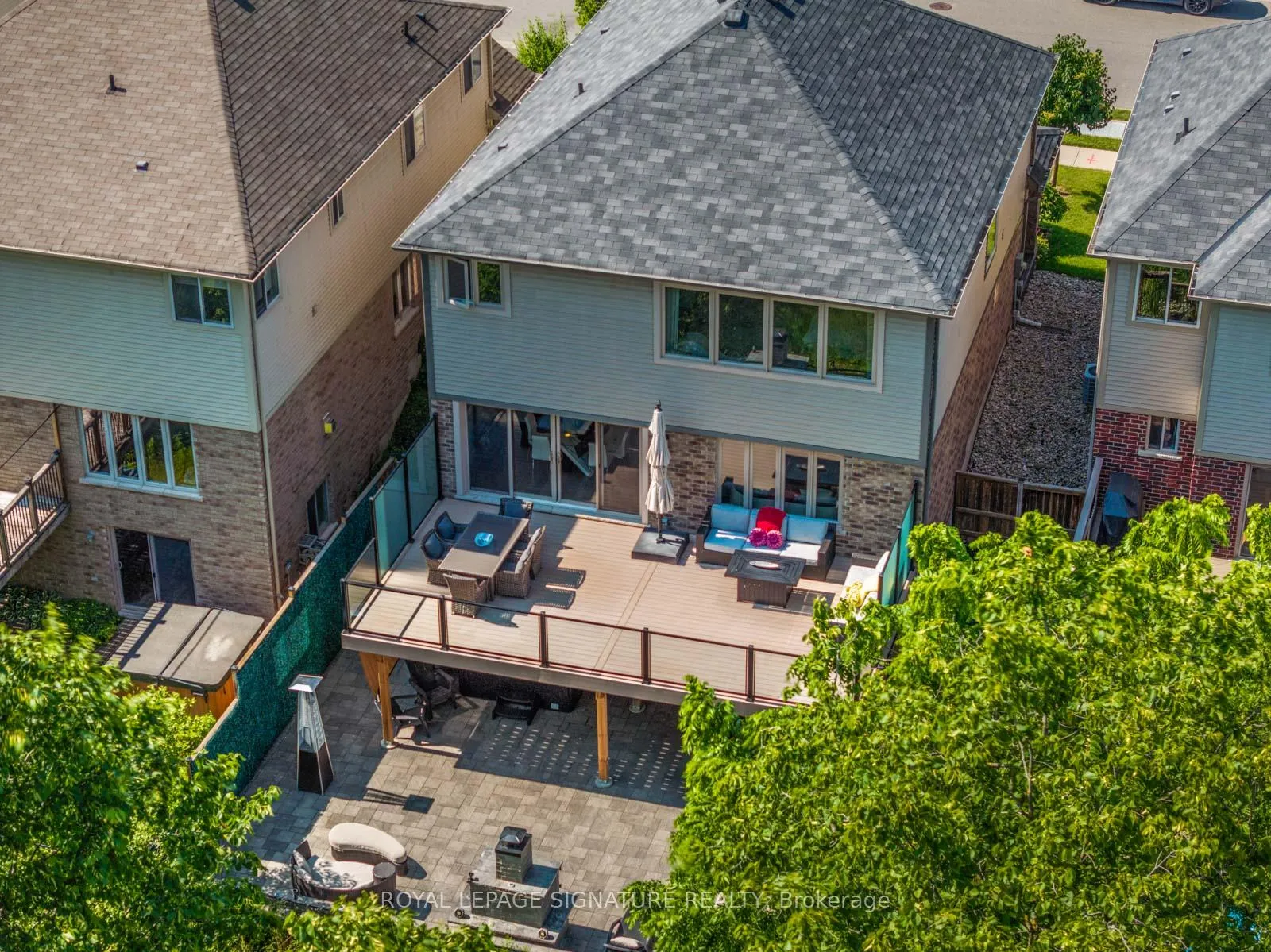 Photo 3 of 704 Robert Ferrie Drive, Kitchener, Doon South — HOMEH