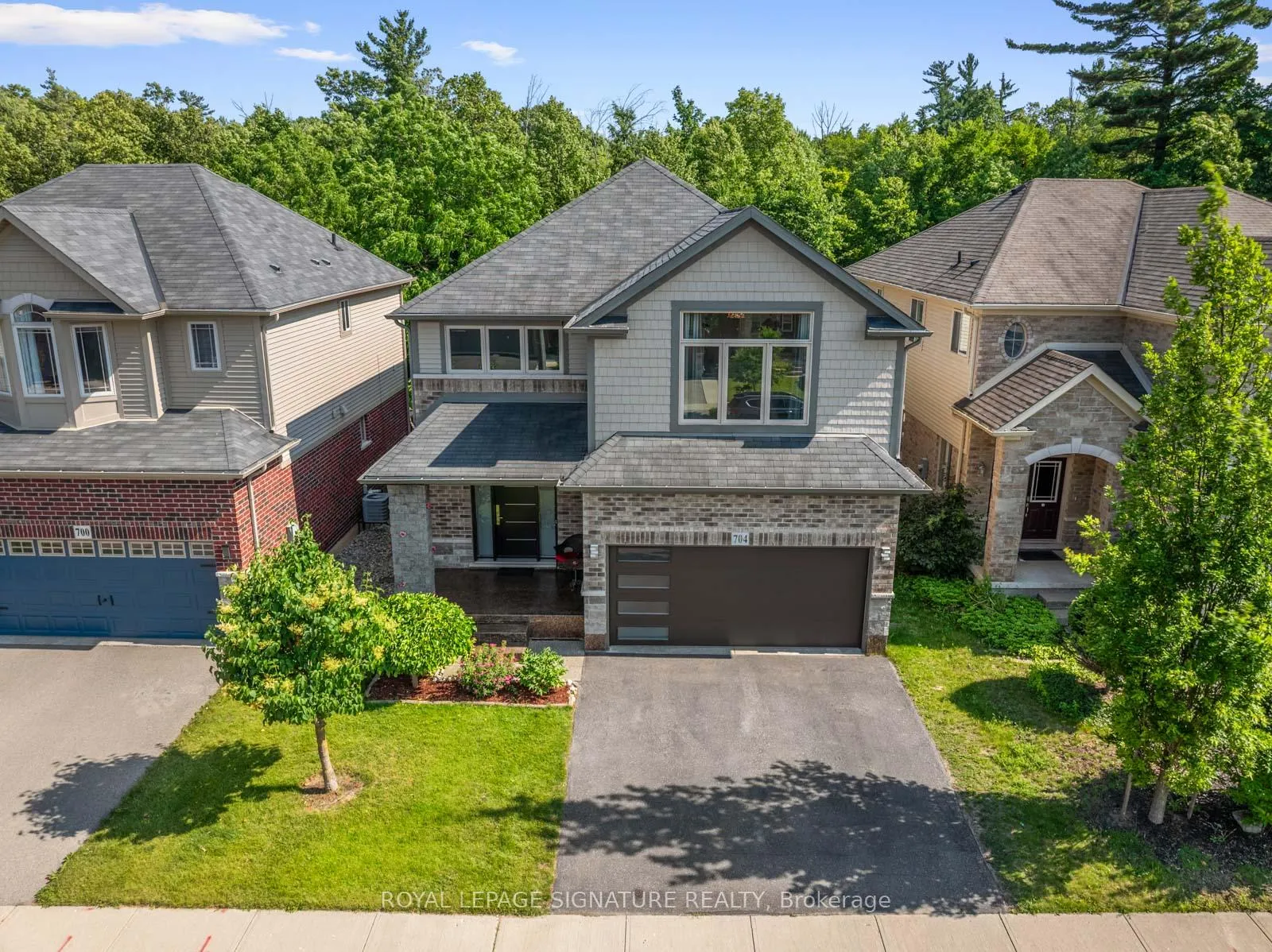 Photo 4 of 704 Robert Ferrie Drive, Kitchener, Doon South — HOMEH