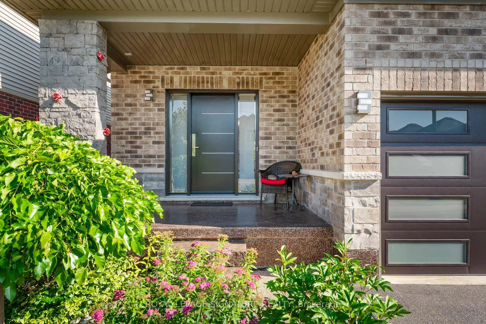Photo 5 of 704 Robert Ferrie Drive, Kitchener, Doon South — HOMEH