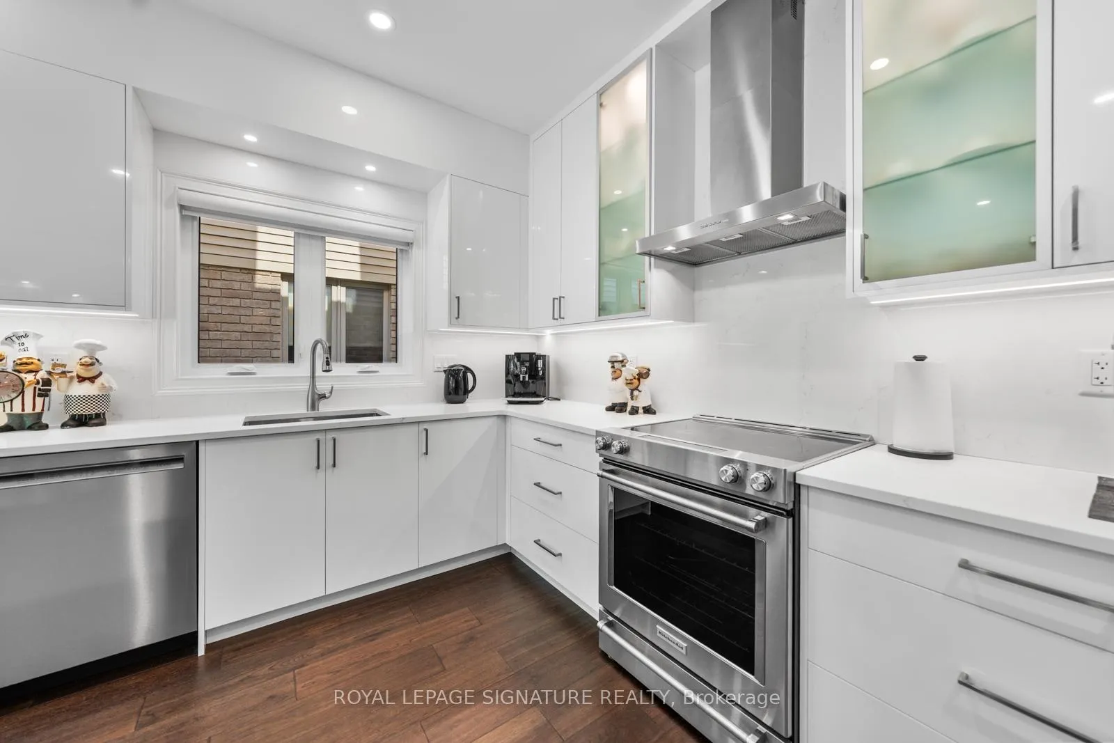 Photo 13 of 704 Robert Ferrie Drive, Kitchener, Doon South — HOMEH