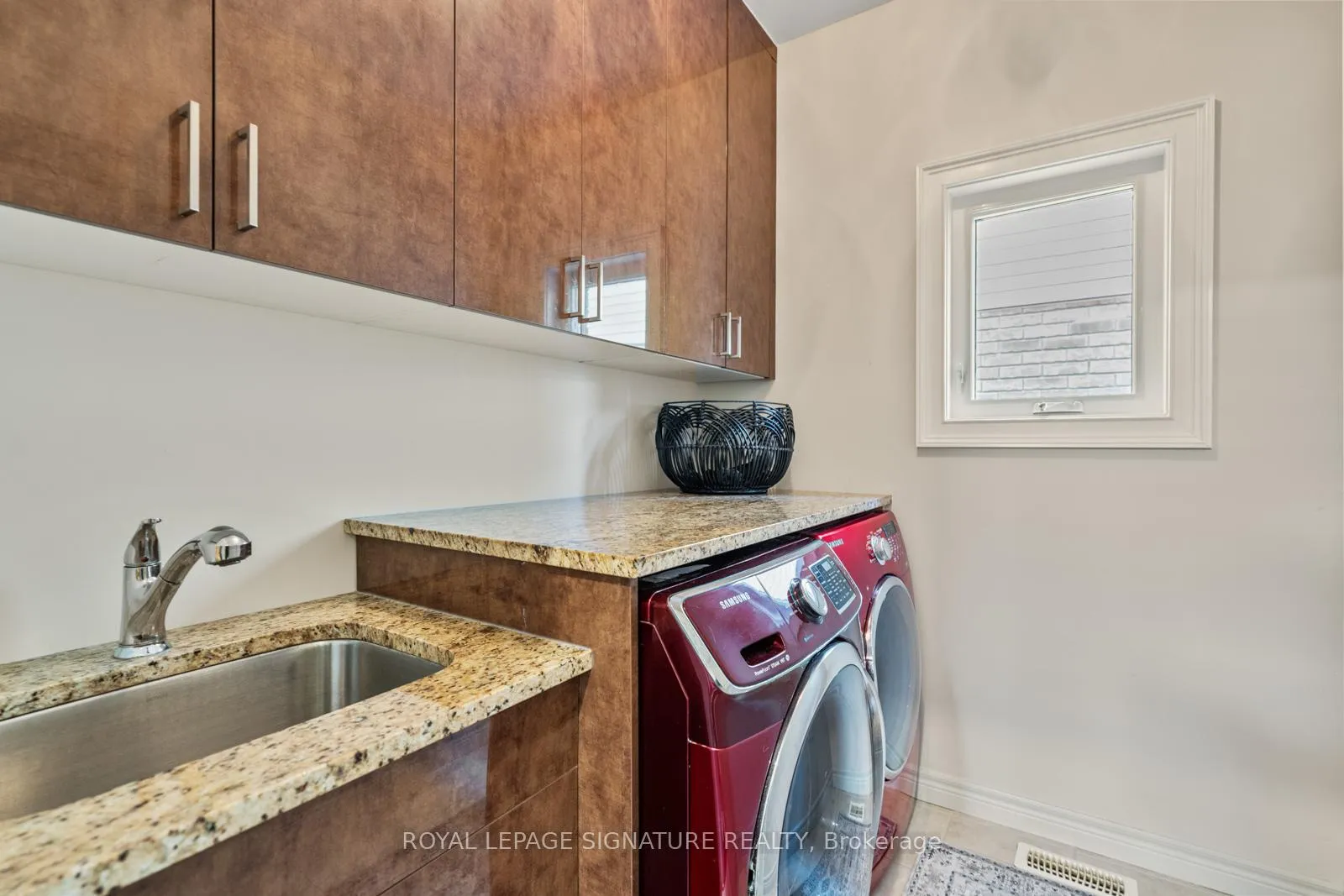 Photo 20 of 704 Robert Ferrie Drive, Kitchener, Doon South — HOMEH