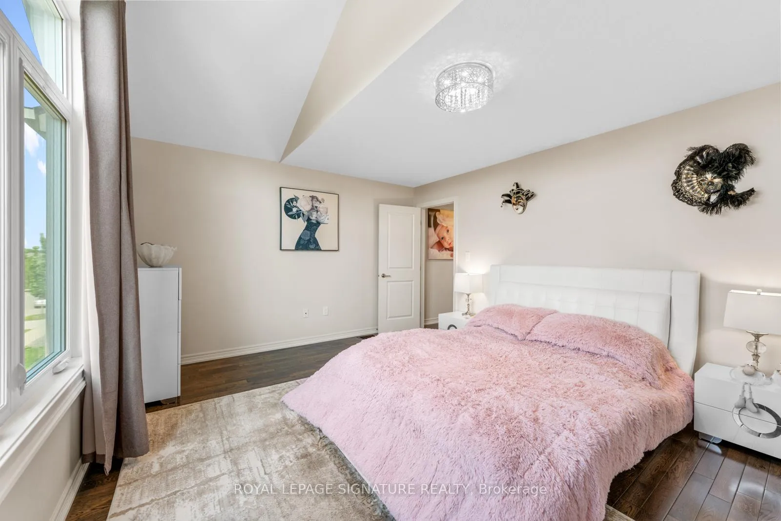 Photo 28 of 704 Robert Ferrie Drive, Kitchener, Doon South — HOMEH