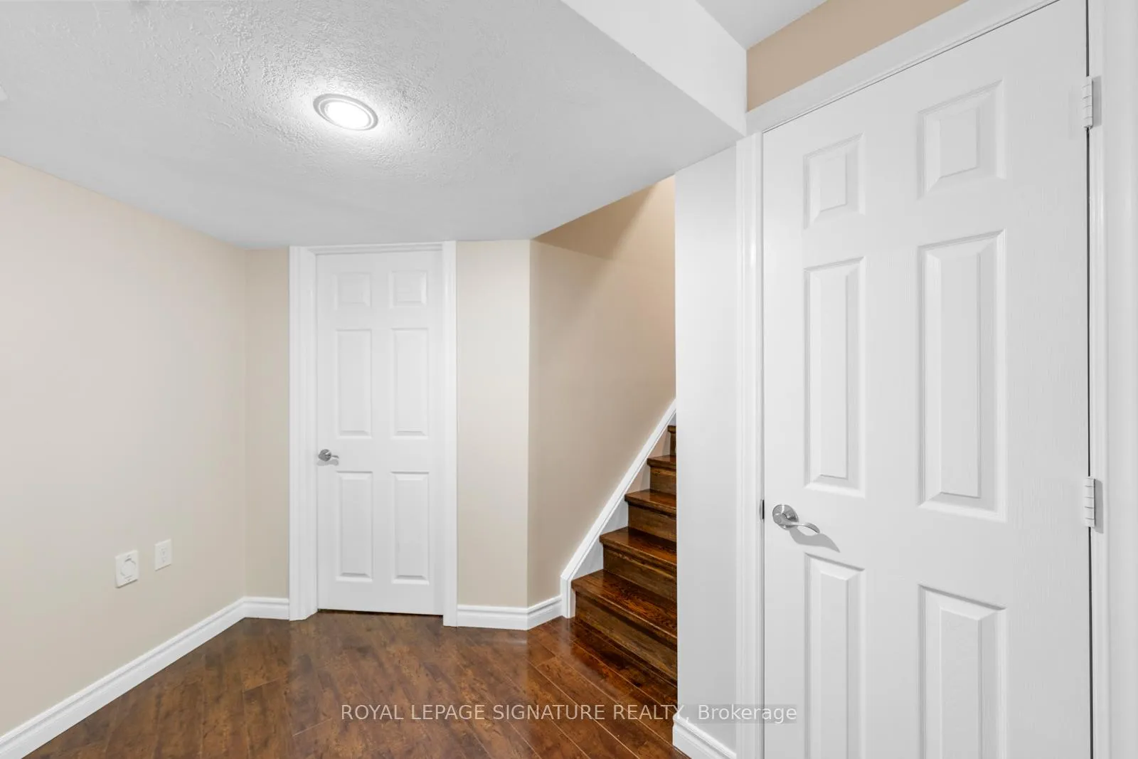 Photo 31 of 704 Robert Ferrie Drive, Kitchener, Doon South — HOMEH