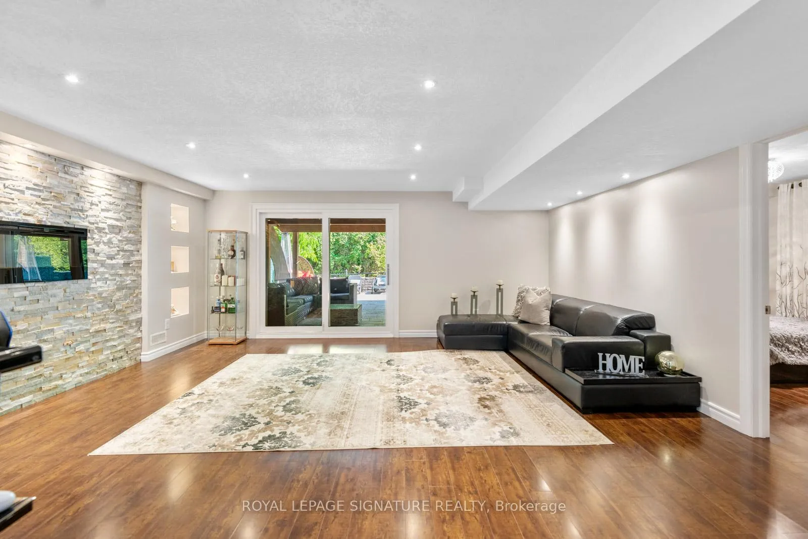 Photo 32 of 704 Robert Ferrie Drive, Kitchener, Doon South — HOMEH