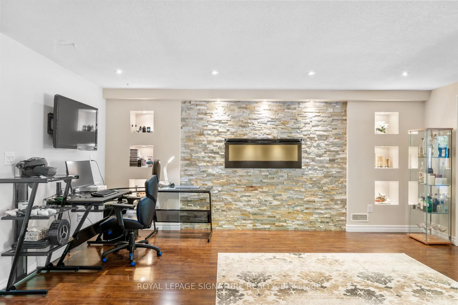 Photo 34 of 704 Robert Ferrie Drive, Kitchener, Doon South — HOMEH