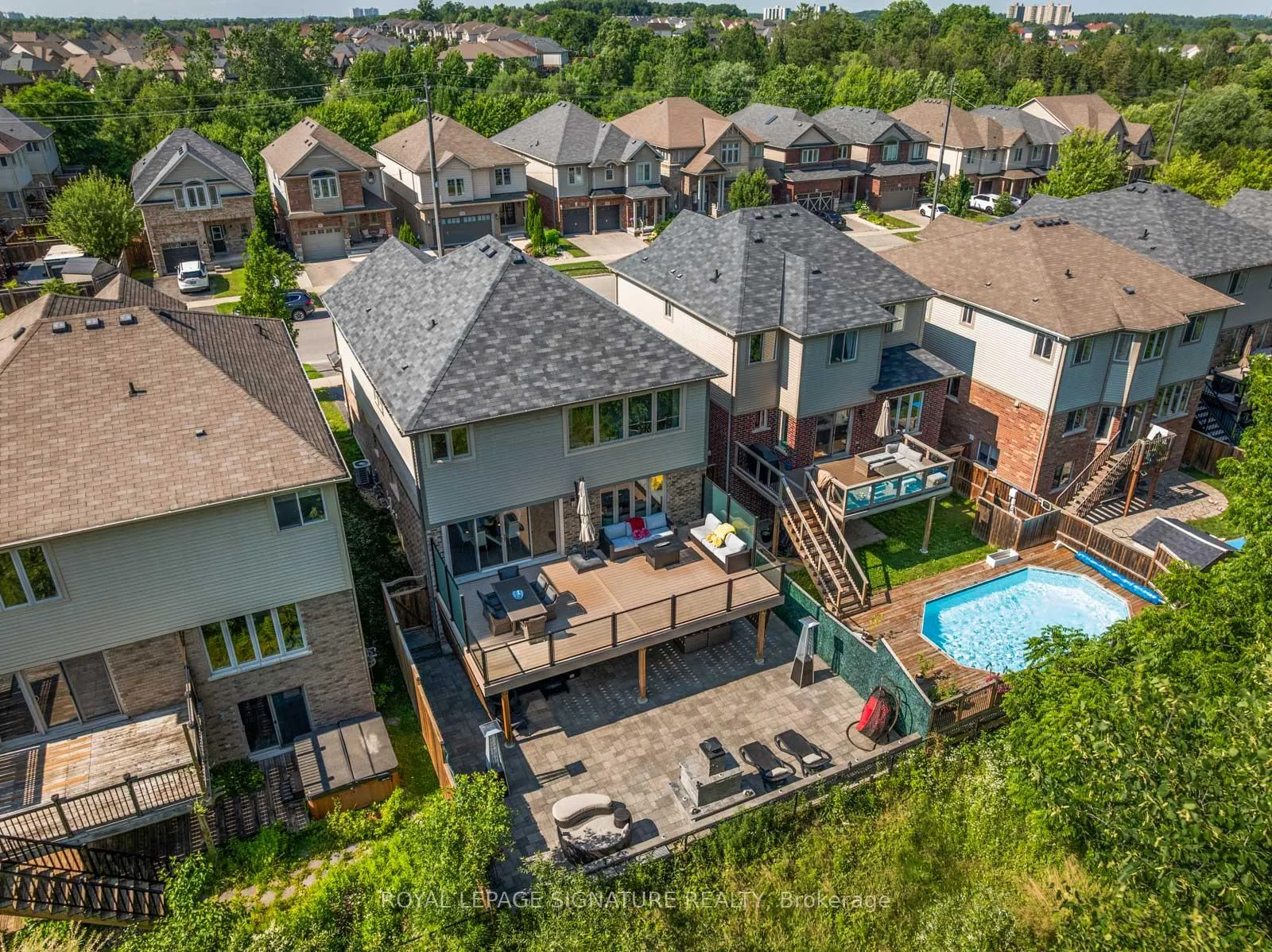 Photo 47 of 704 Robert Ferrie Drive, Kitchener, Doon South — HOMEH