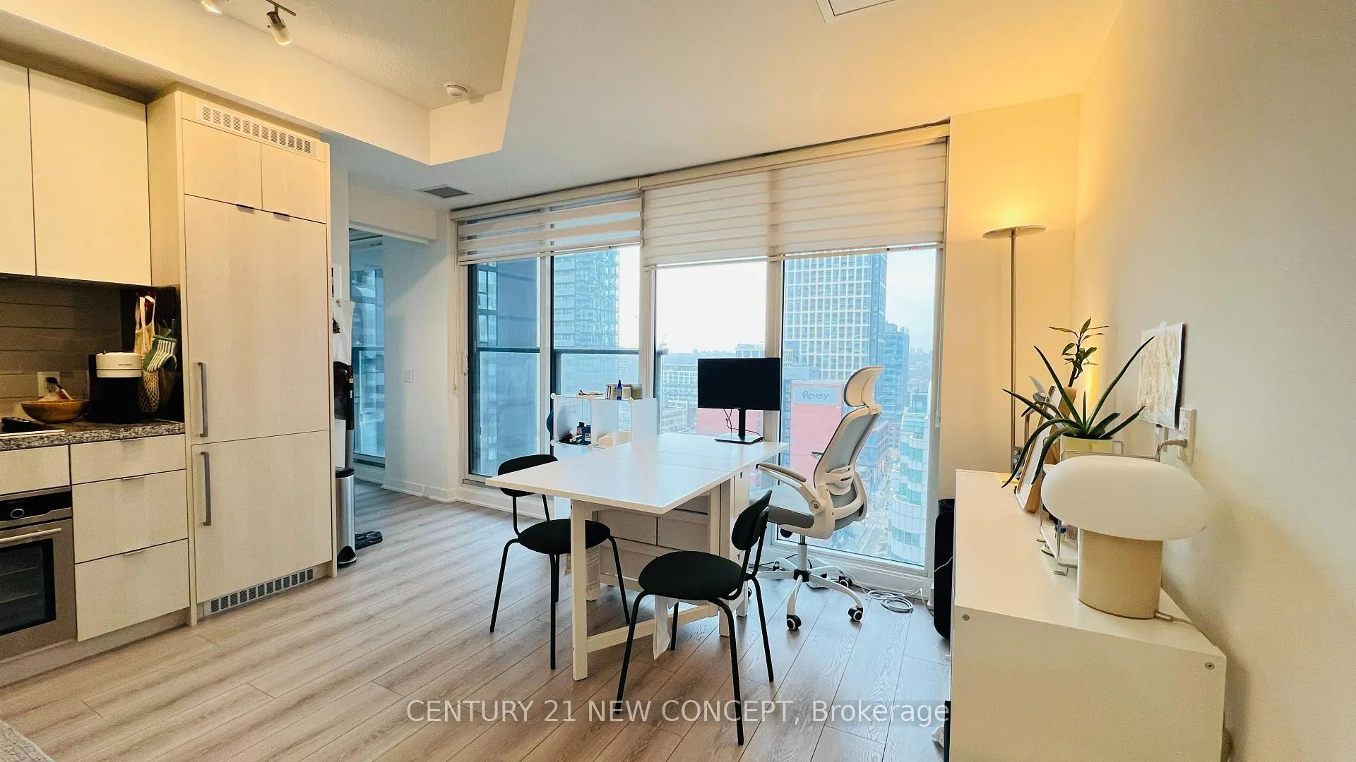 Photo 4 of Unit 2109, 115 Blue Jays Way, Toronto, Waterfront Communities — HOMEH