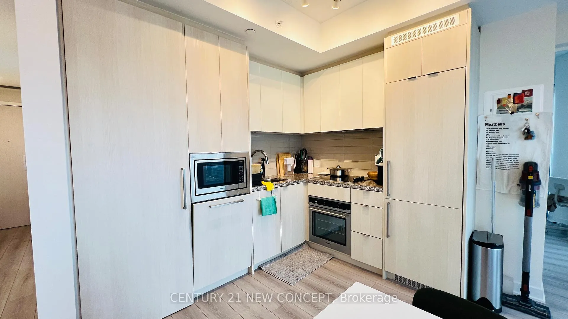 Photo 5 of Unit 2109, 115 Blue Jays Way, Toronto, Waterfront Communities — HOMEH