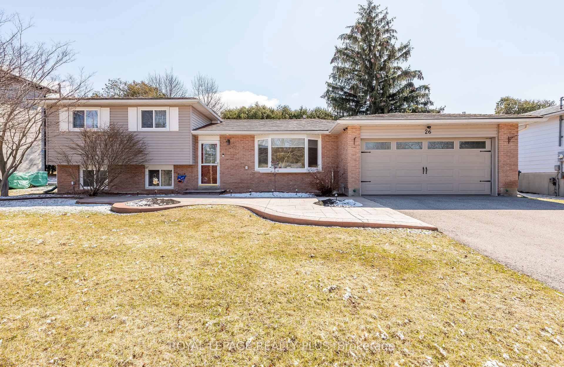 Photo 2 of 26 Larry Street, Caledon, Caledon East — HOMEH
