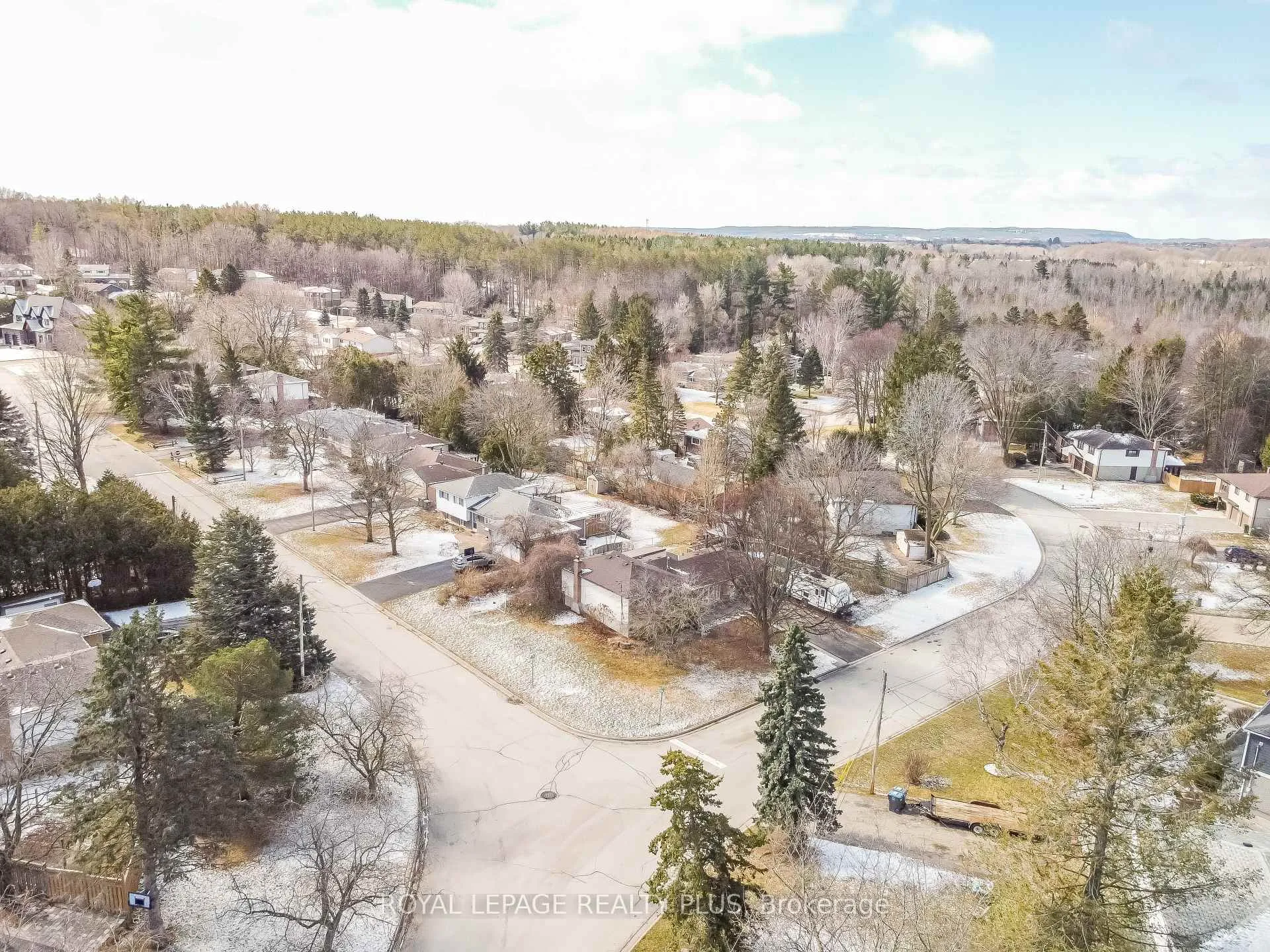 Photo 40 of 26 Larry Street, Caledon, Caledon East — HOMEH
