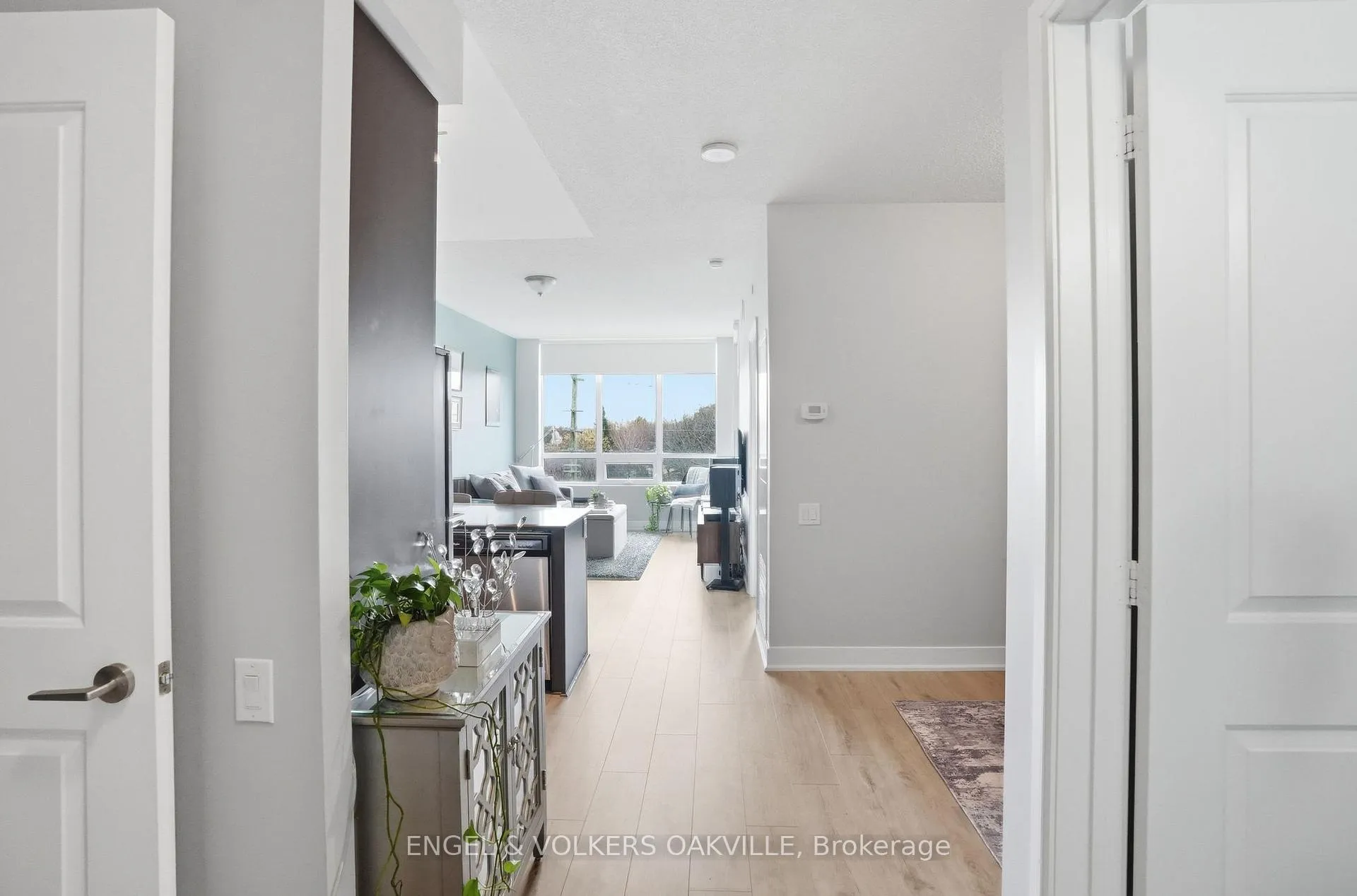 Photo 2 of Unit 528, 7608 Yonge Street, Vaughan, Crestwood-Springfarm-Yorkhill — HOMEH