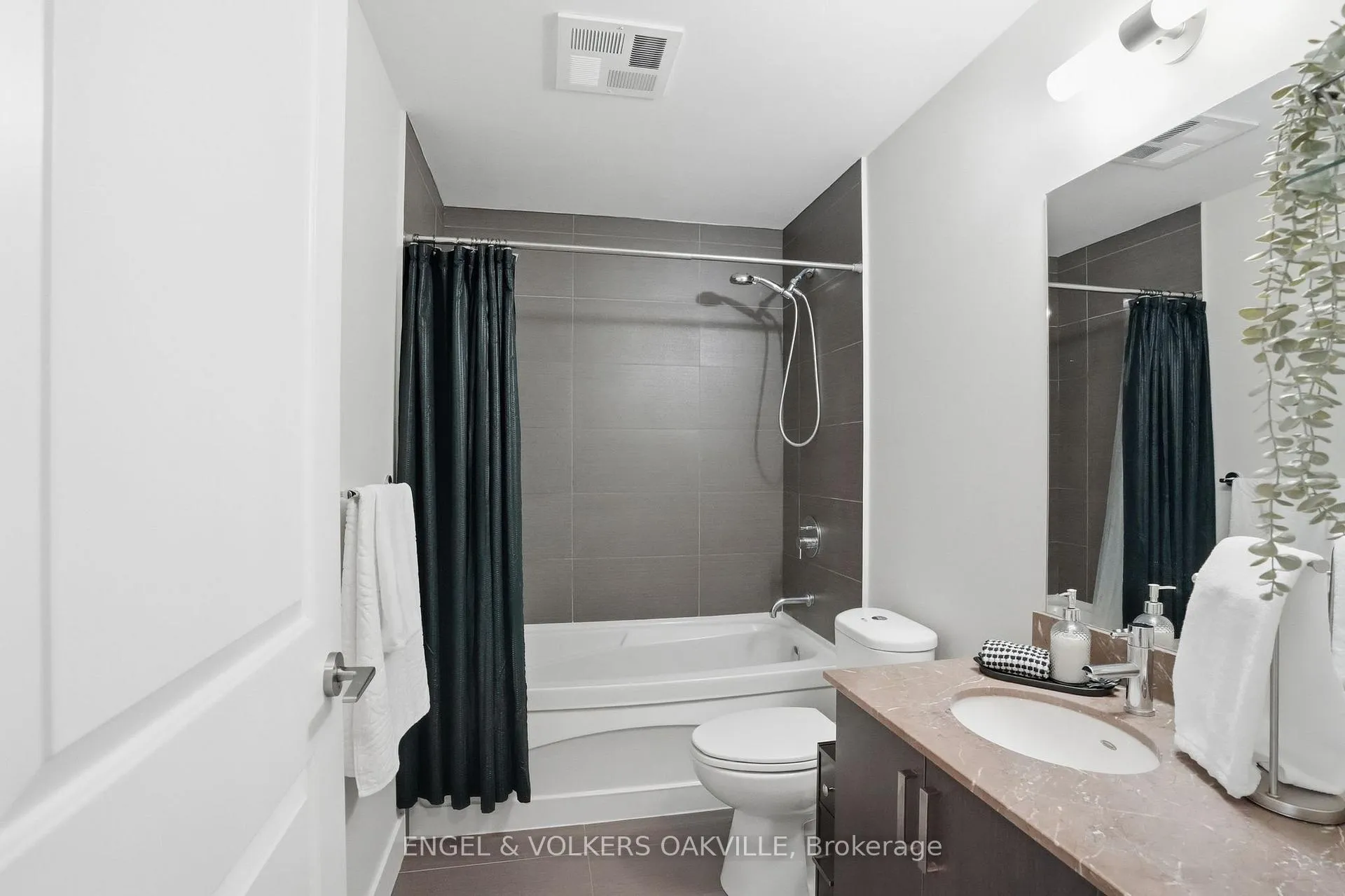 Photo 3 of Unit 528, 7608 Yonge Street, Vaughan, Crestwood-Springfarm-Yorkhill — HOMEH