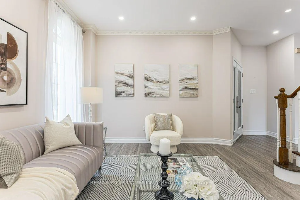 Photo 5 of 21 Millbrook Gate, Markham, Buttonville — HOMEH