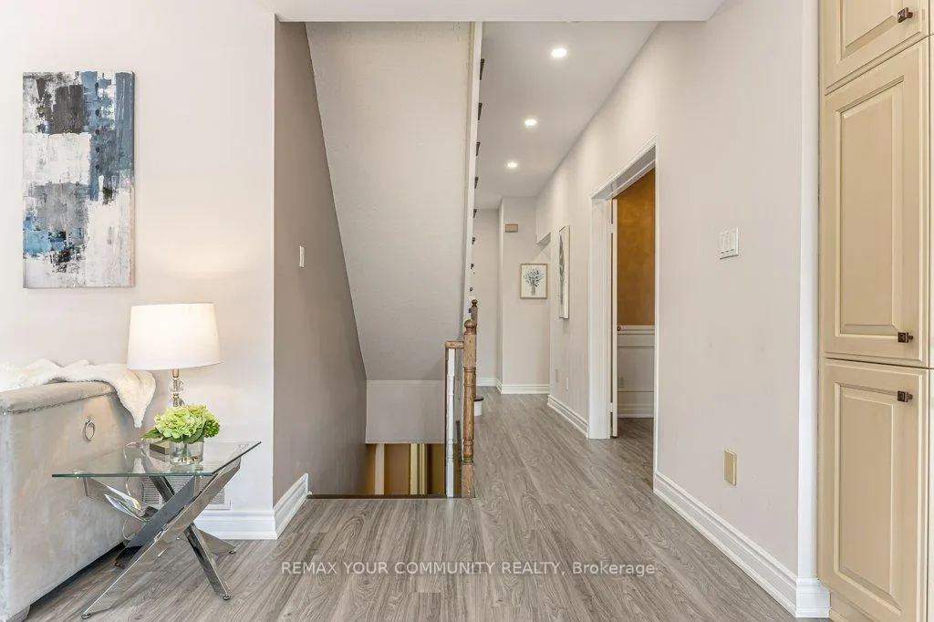 Photo 11 of 21 Millbrook Gate, Markham, Buttonville — HOMEH
