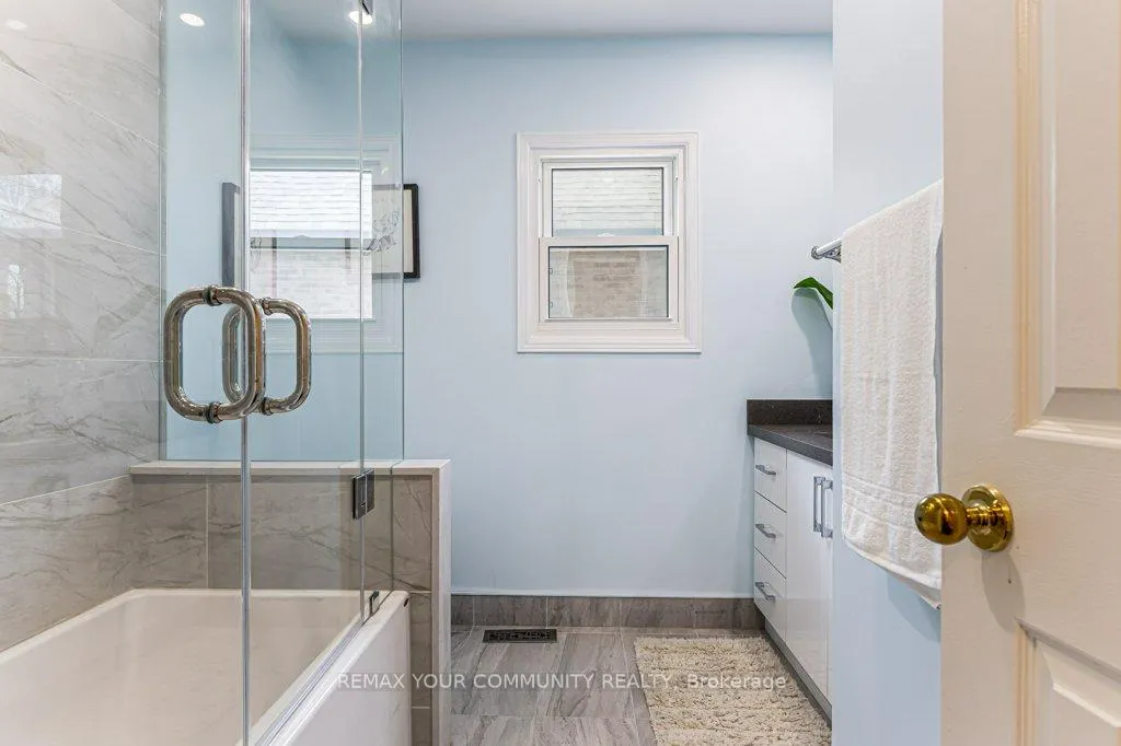 Photo 23 of 21 Millbrook Gate, Markham, Buttonville — HOMEH