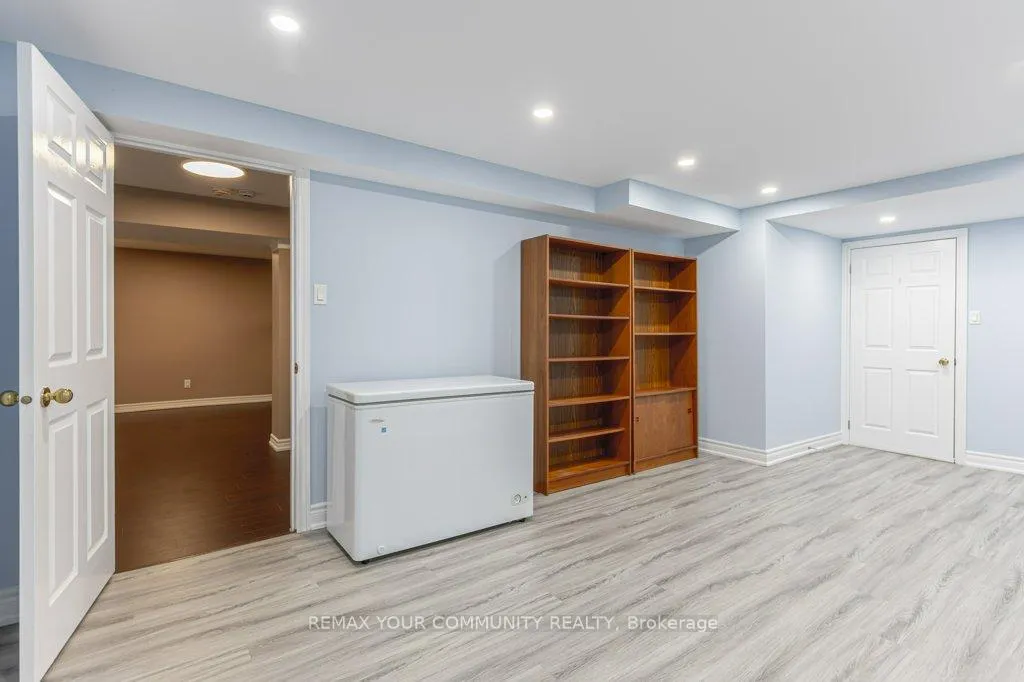 Photo 31 of 21 Millbrook Gate, Markham, Buttonville — HOMEH