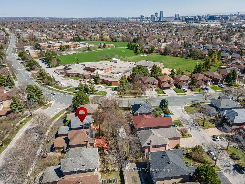 Photo 39 of 21 Millbrook Gate, Markham, Buttonville — HOMEH