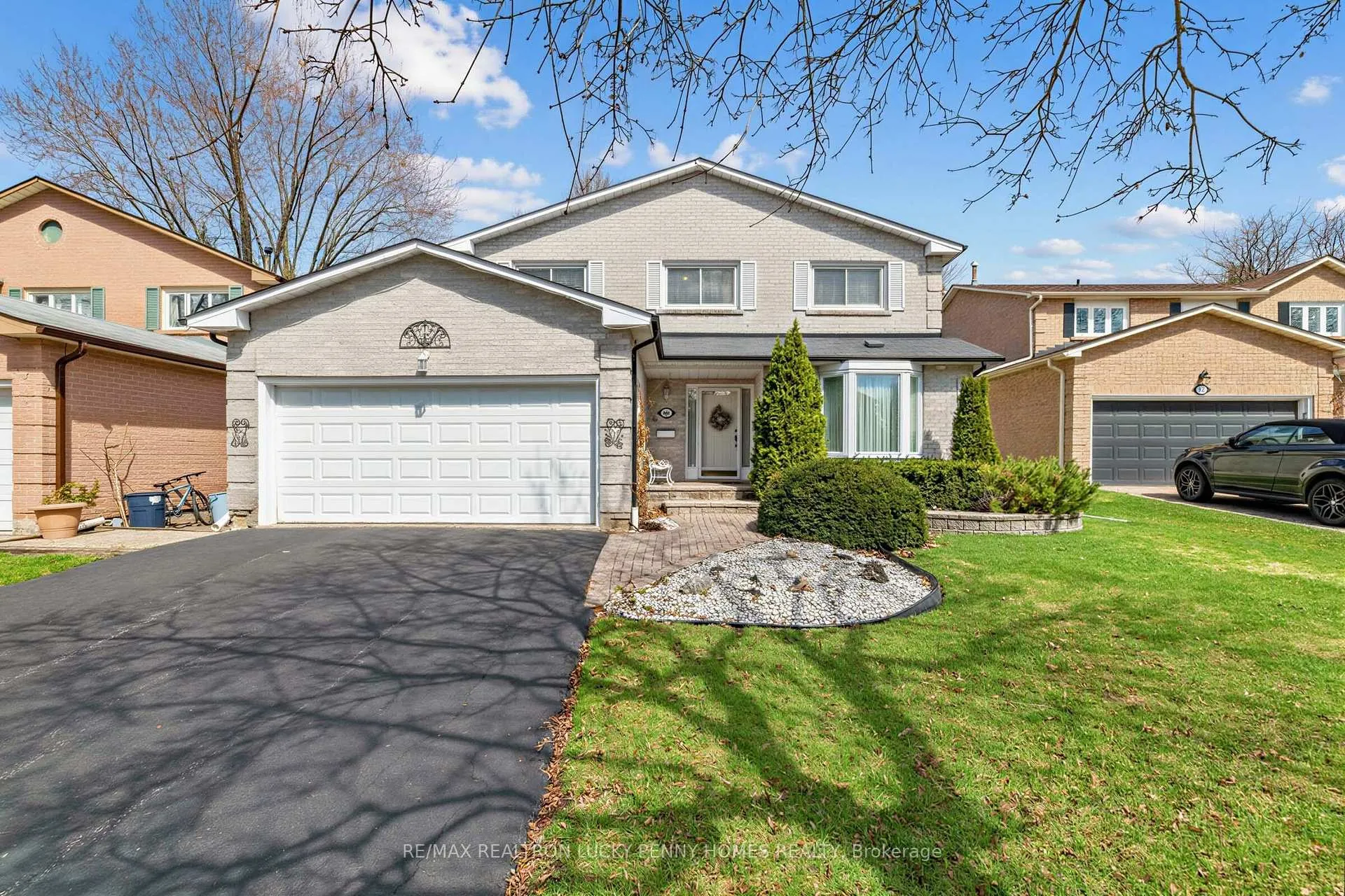 Photo 1 of 10 Hastings Drive, Markham, Unionville — HOMEH