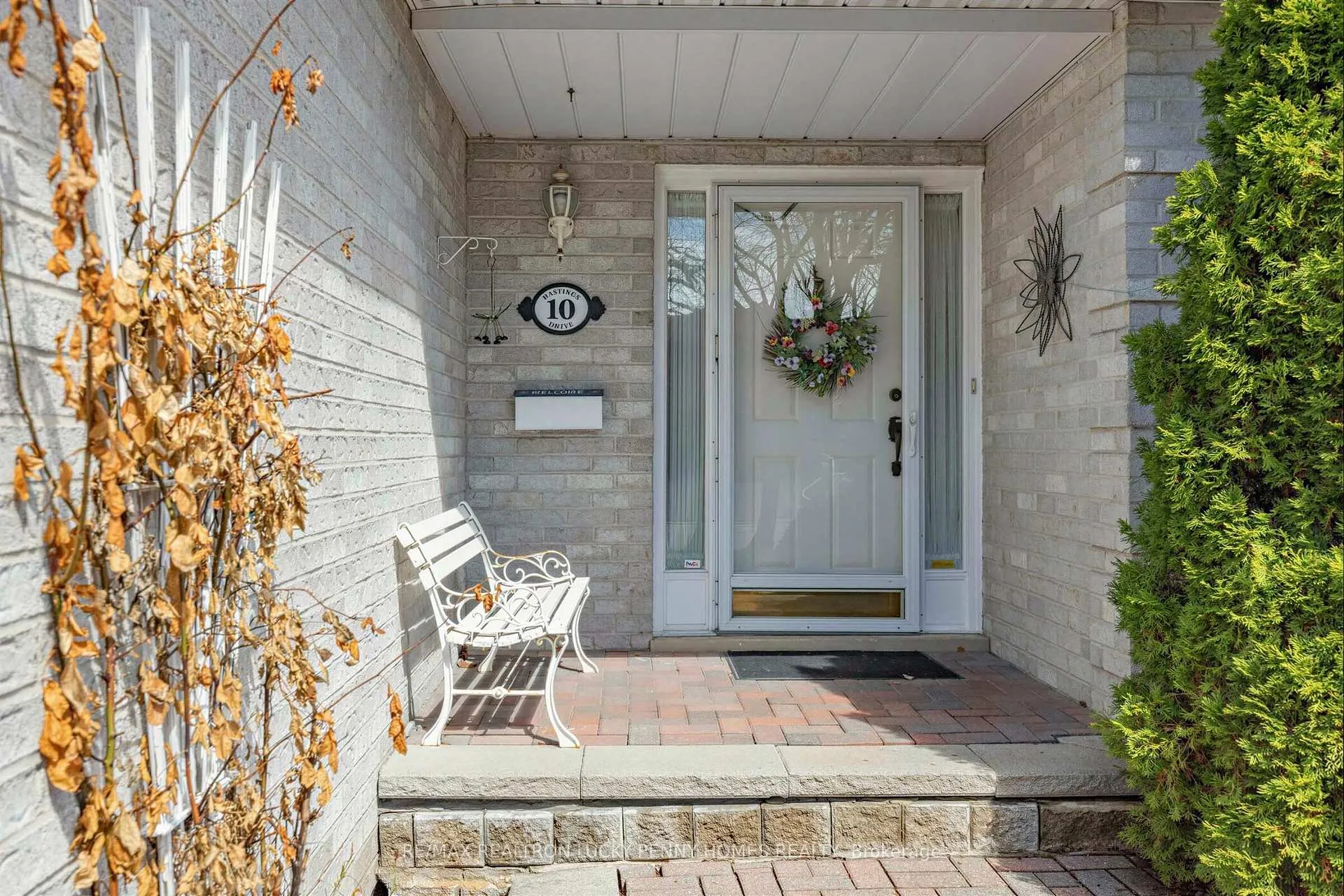 Photo 4 of 10 Hastings Drive, Markham, Unionville — HOMEH