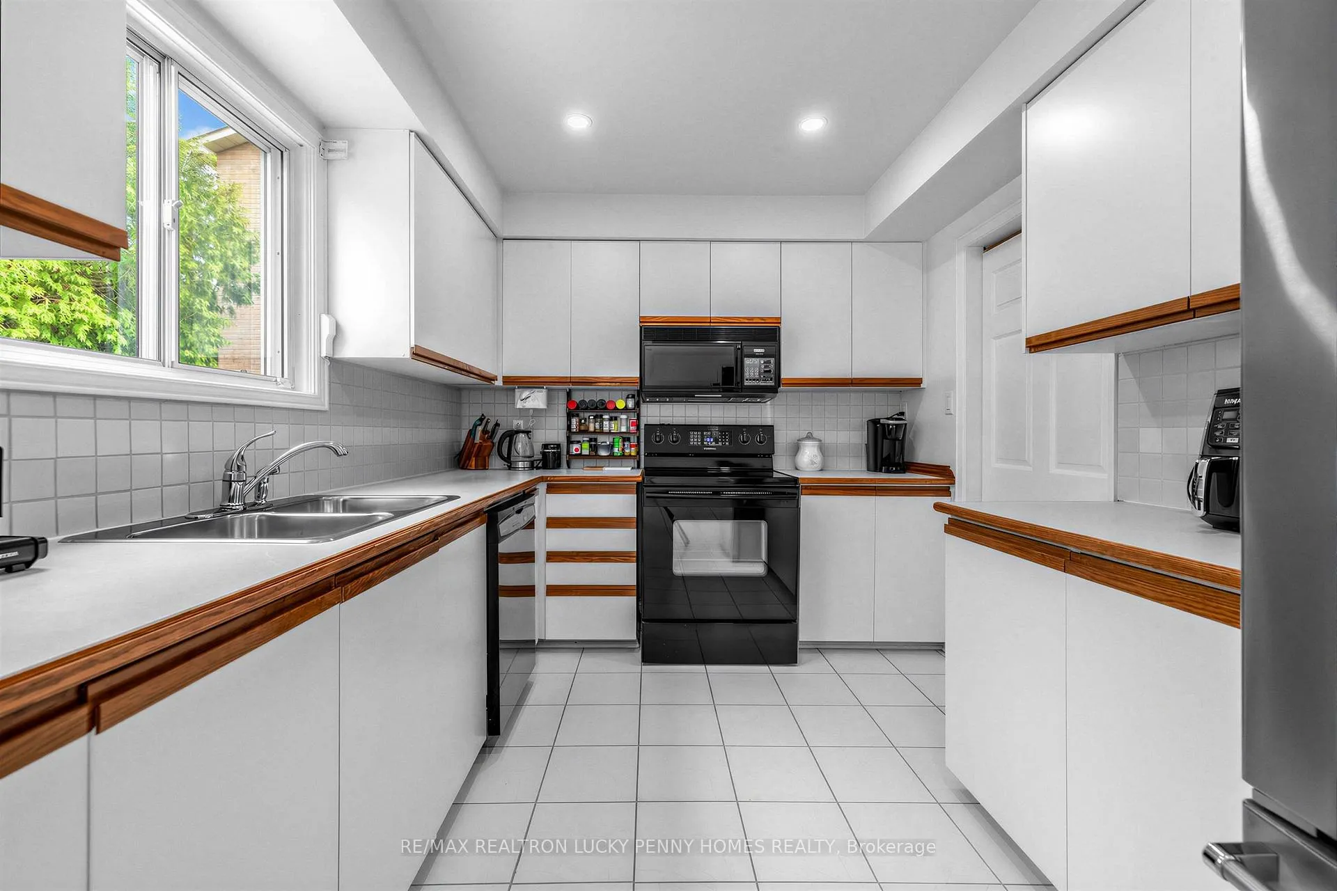 Photo 20 of 10 Hastings Drive, Markham, Unionville — HOMEH