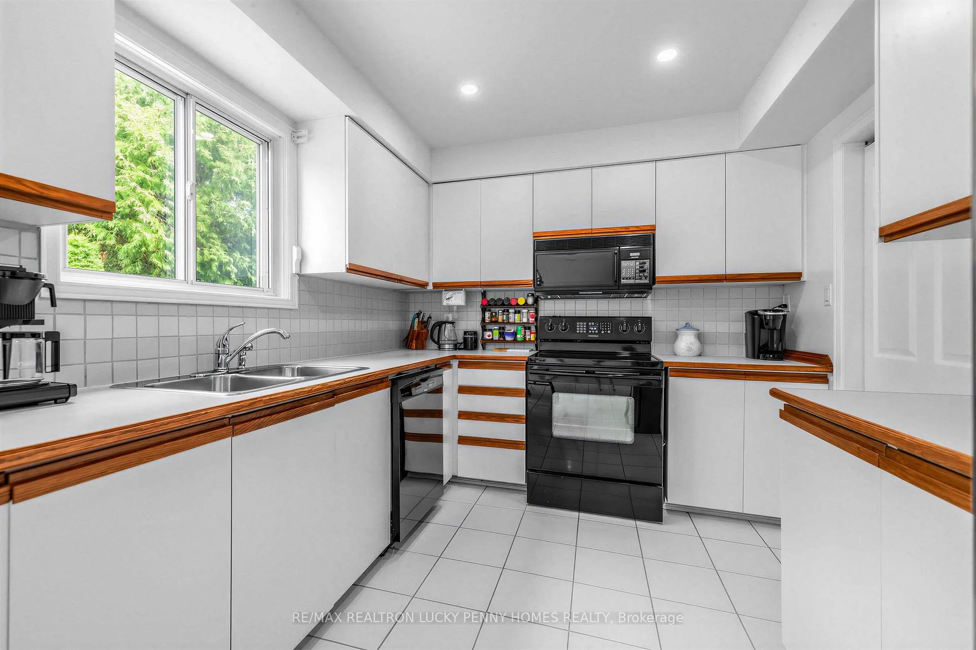 Photo 21 of 10 Hastings Drive, Markham, Unionville — HOMEH