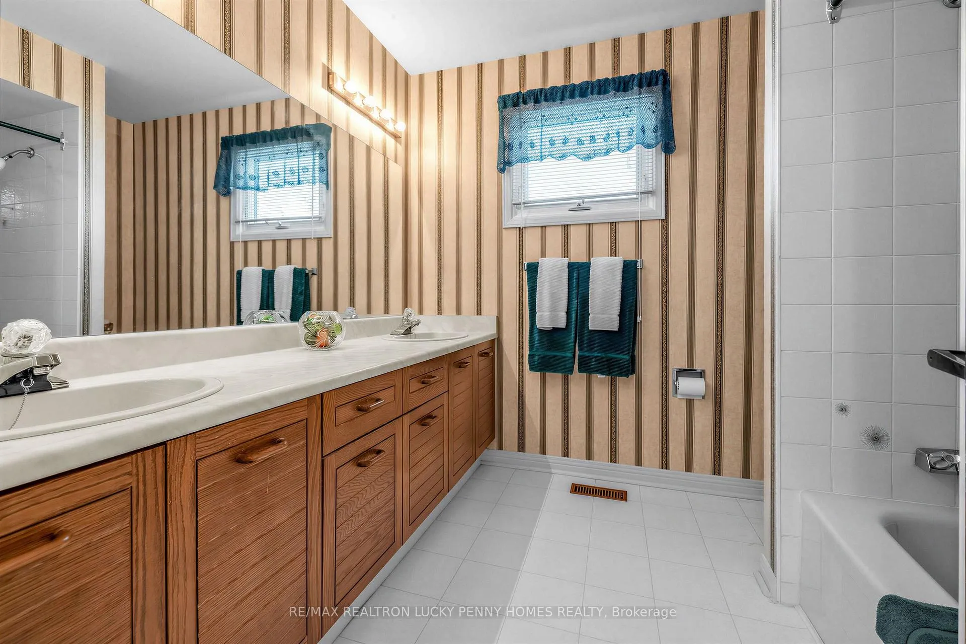 Photo 30 of 10 Hastings Drive, Markham, Unionville — HOMEH