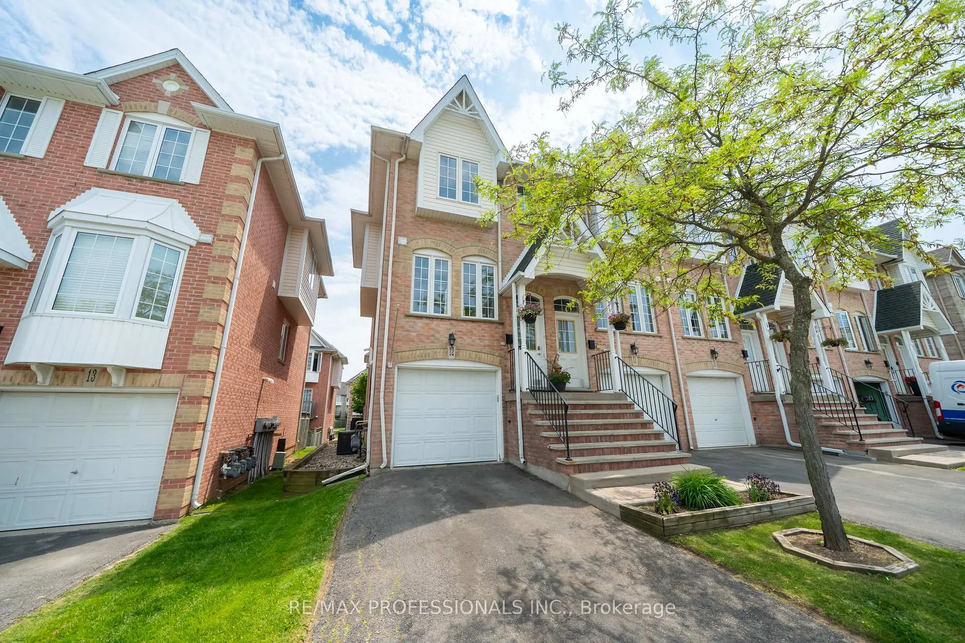Photo 2 of Unit 12, 3480 Upper Middle Road, Burlington, Palmer — HOMEH