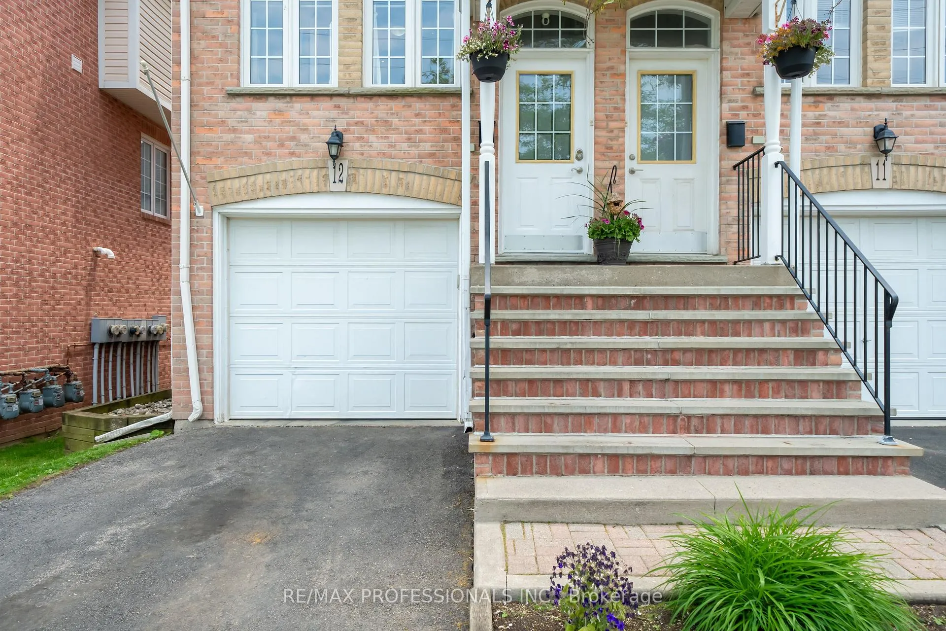 Photo 3 of Unit 12, 3480 Upper Middle Road, Burlington, Palmer — HOMEH