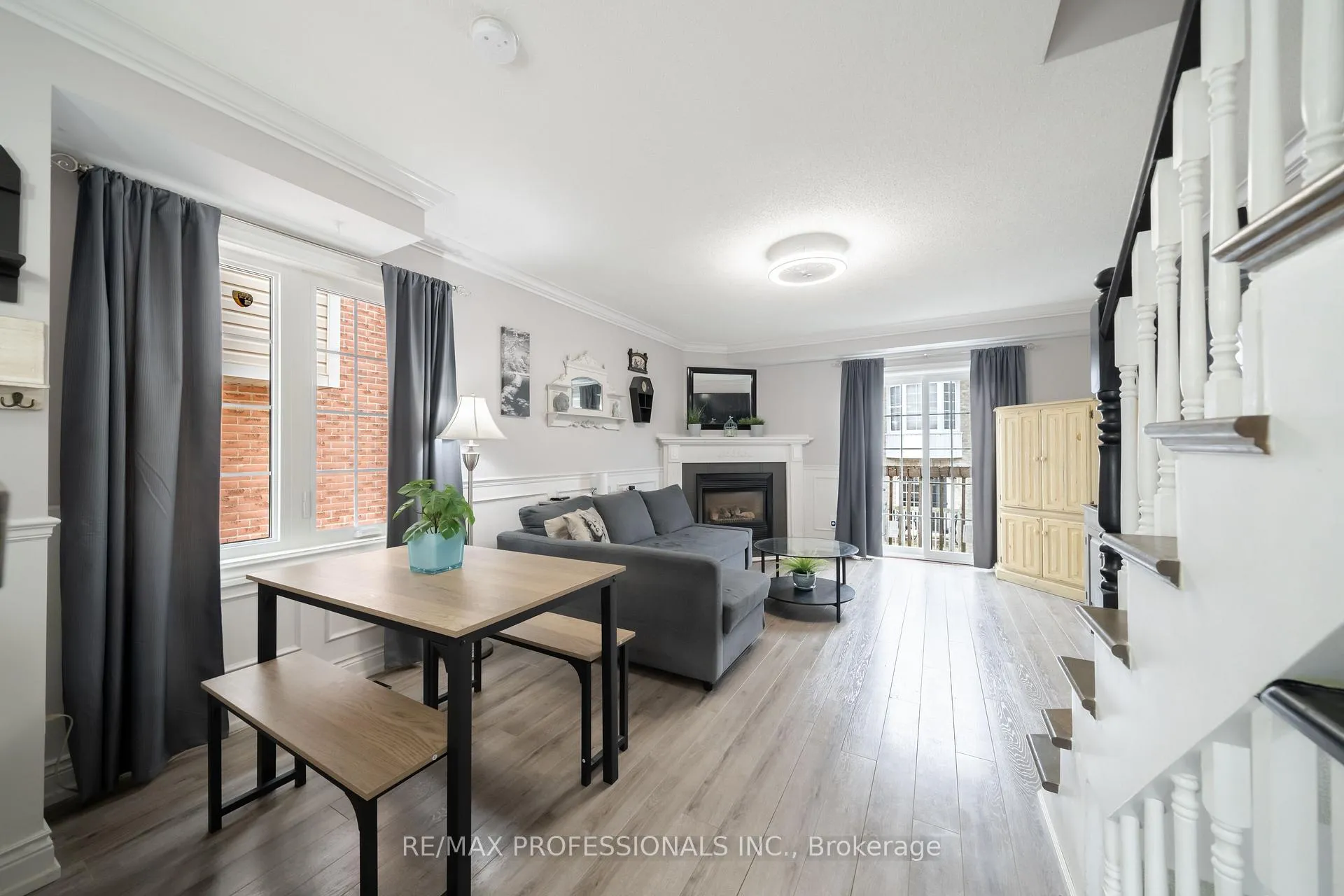 Photo 4 of Unit 12, 3480 Upper Middle Road, Burlington, Palmer — HOMEH