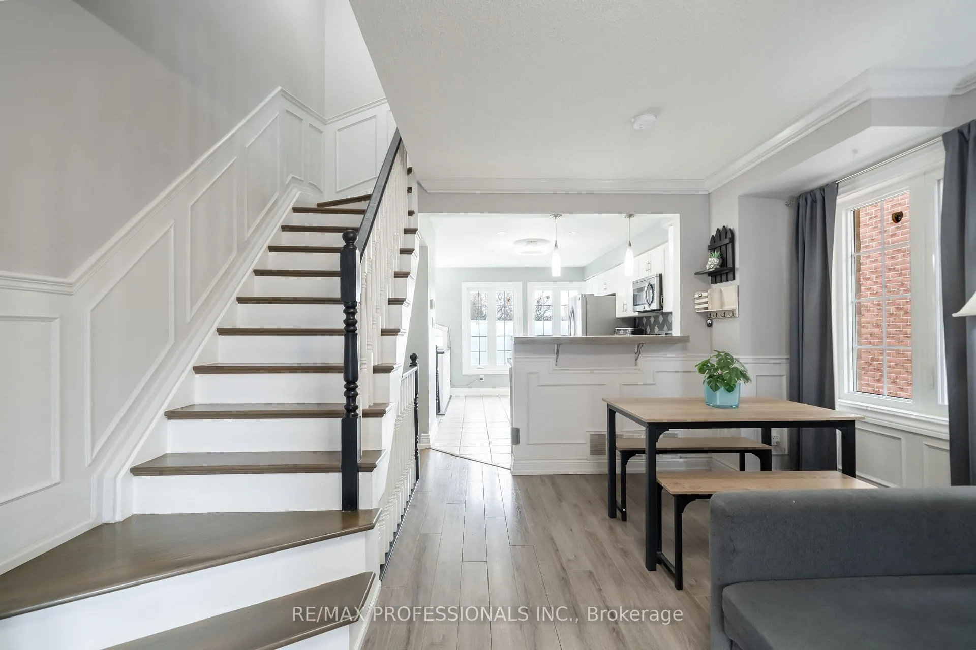 Photo 8 of Unit 12, 3480 Upper Middle Road, Burlington, Palmer — HOMEH