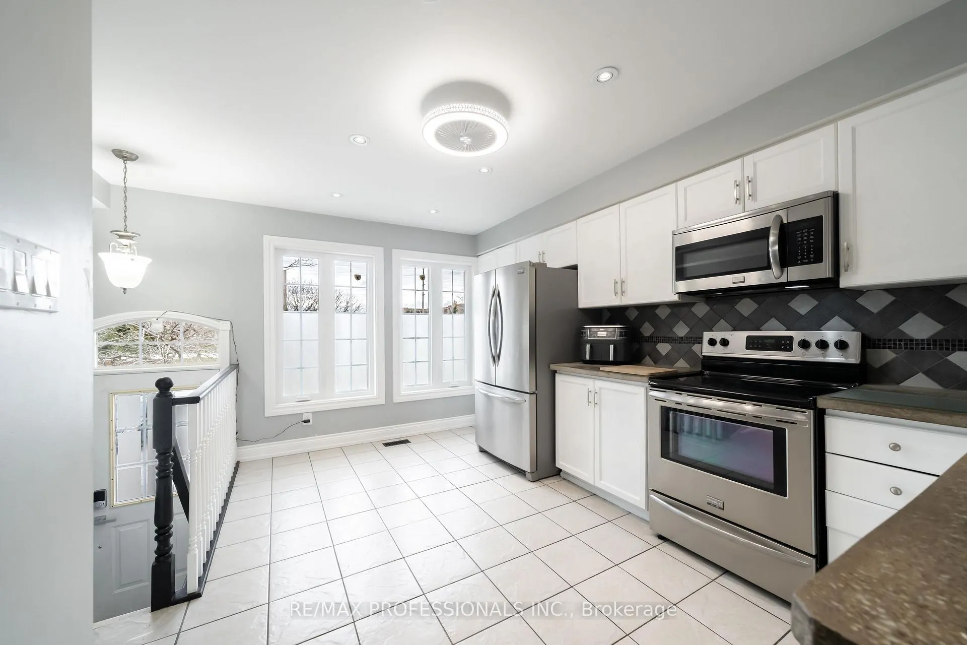Photo 11 of Unit 12, 3480 Upper Middle Road, Burlington, Palmer — HOMEH