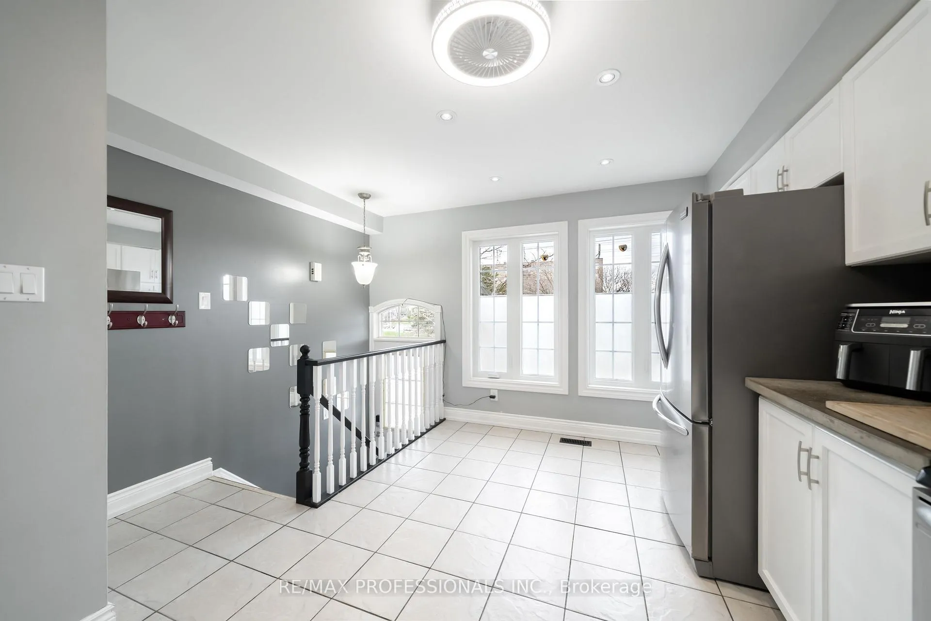 Photo 14 of Unit 12, 3480 Upper Middle Road, Burlington, Palmer — HOMEH
