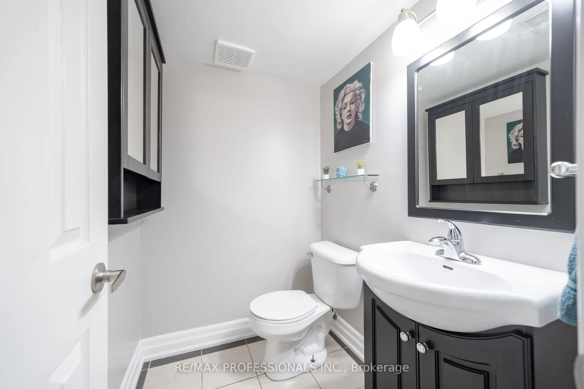 Photo 15 of Unit 12, 3480 Upper Middle Road, Burlington, Palmer — HOMEH