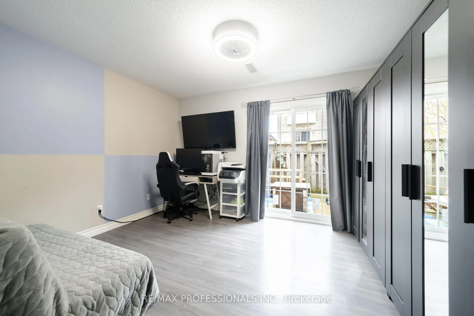 Photo 16 of Unit 12, 3480 Upper Middle Road, Burlington, Palmer — HOMEH