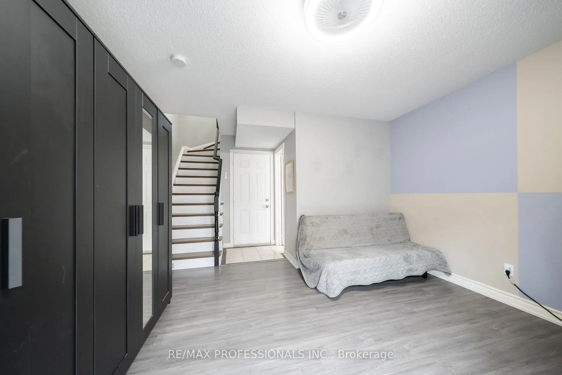 Photo 17 of Unit 12, 3480 Upper Middle Road, Burlington, Palmer — HOMEH