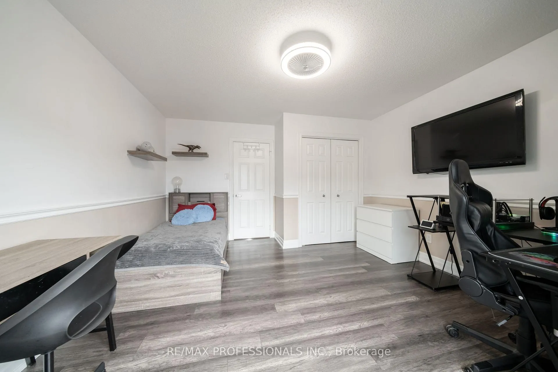 Photo 21 of Unit 12, 3480 Upper Middle Road, Burlington, Palmer — HOMEH