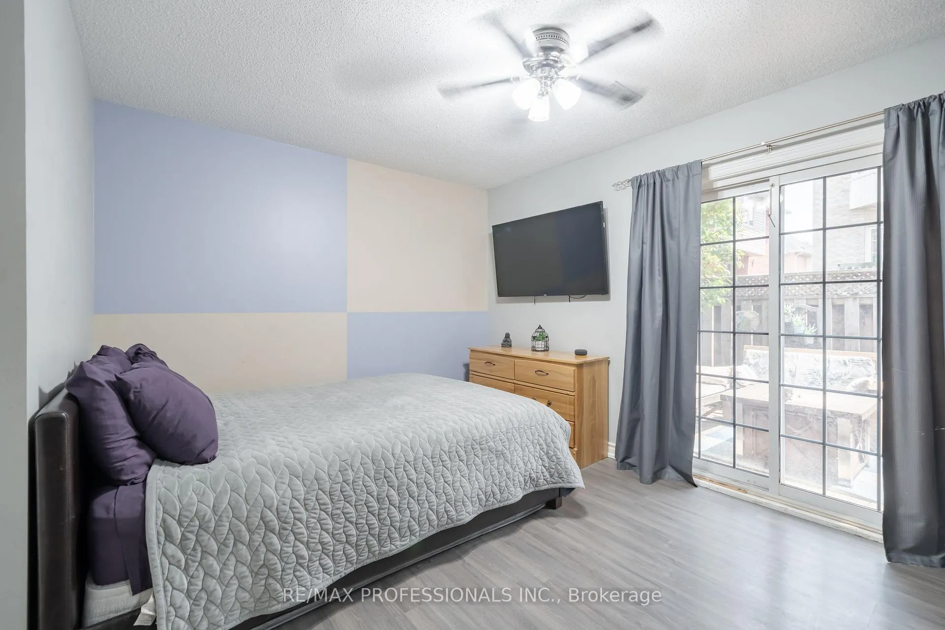 Photo 23 of Unit 12, 3480 Upper Middle Road, Burlington, Palmer — HOMEH