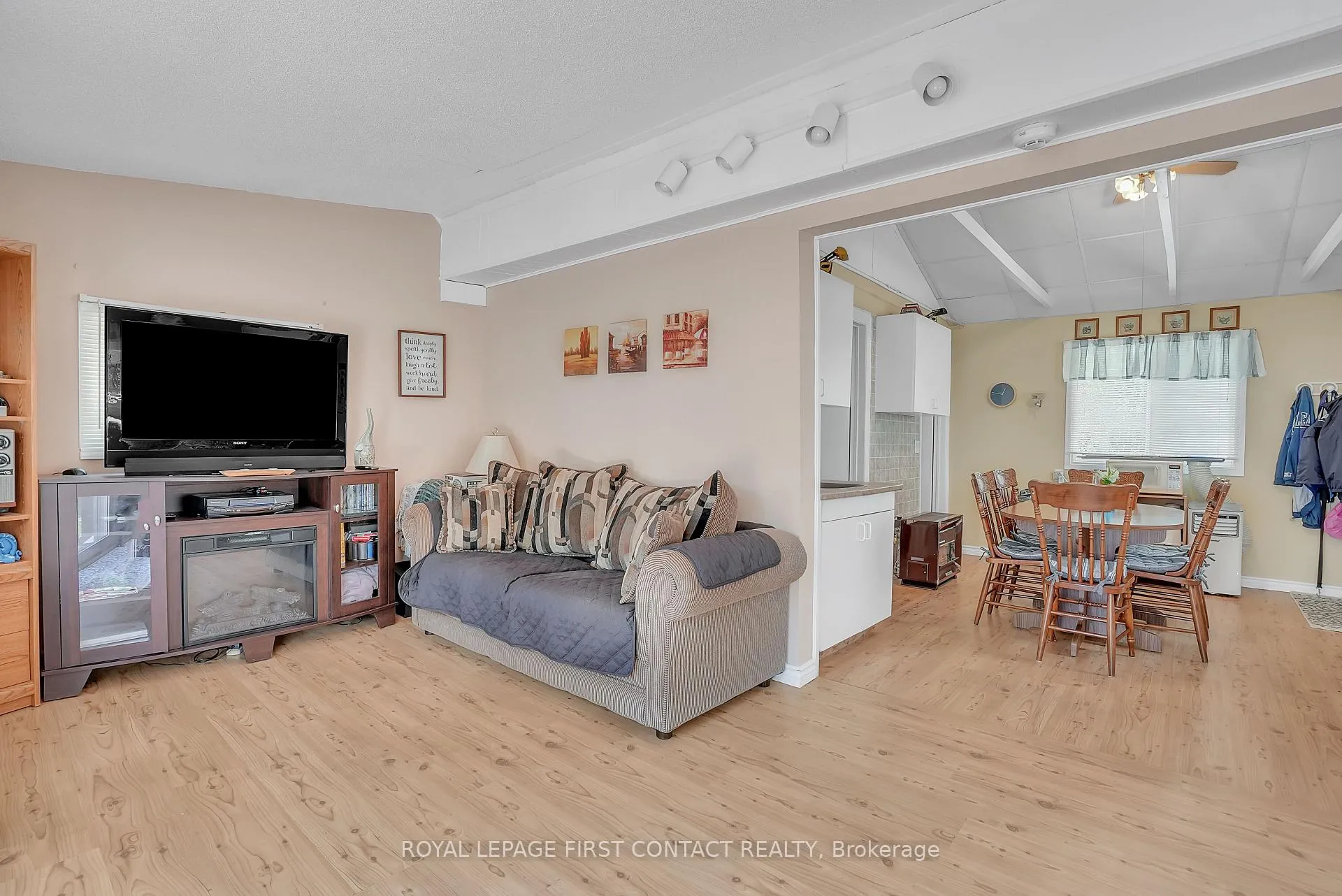 Photo 15 of 8 Buttercup Lane, Springwater, Rural Springwater — HOMEH