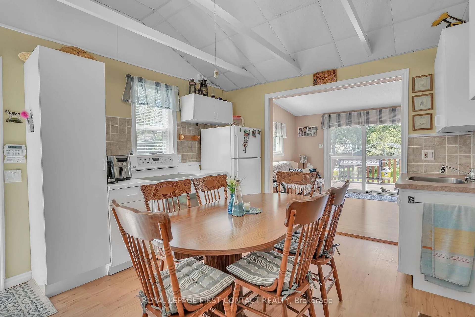 Photo 16 of 8 Buttercup Lane, Springwater, Rural Springwater — HOMEH