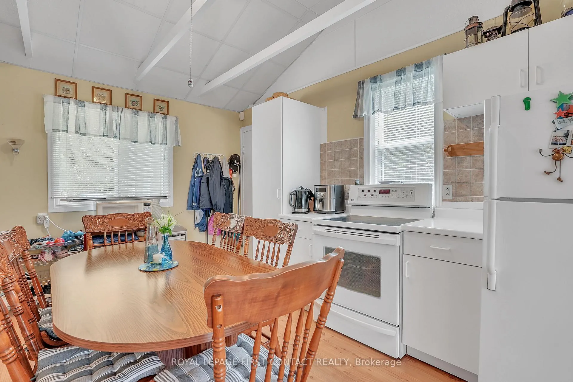 Photo 18 of 8 Buttercup Lane, Springwater, Rural Springwater — HOMEH