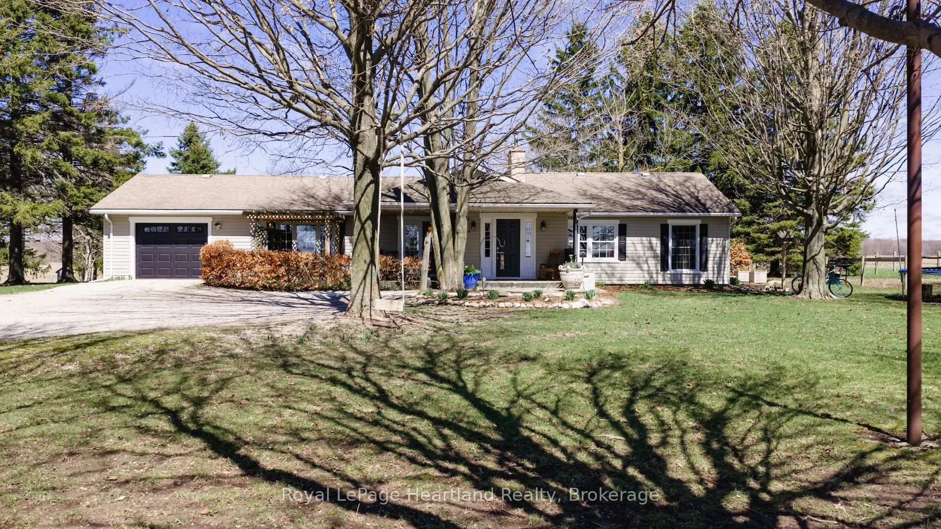 Photo 2 of 42163 Front Road, Huron East, Tuckersmith — HOMEH
