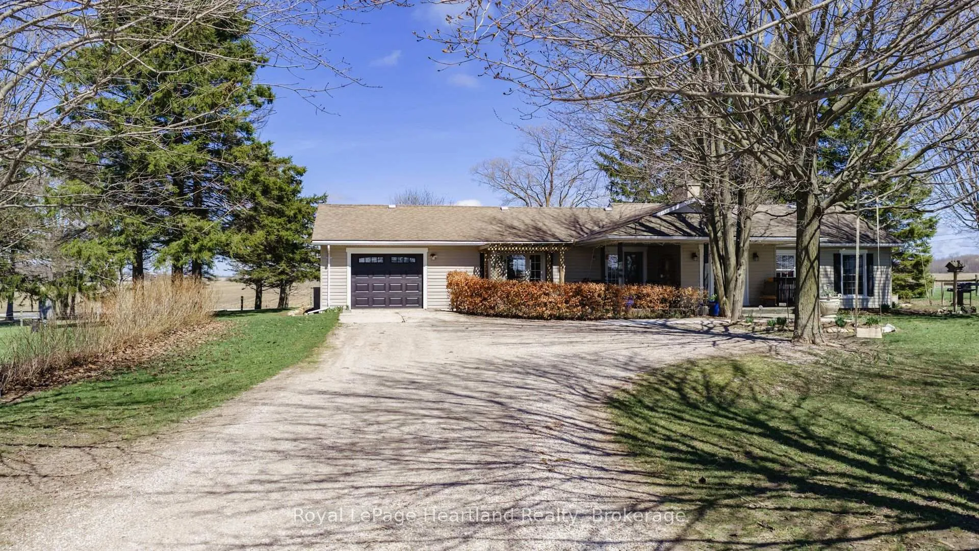 Photo 3 of 42163 Front Road, Huron East, Tuckersmith — HOMEH