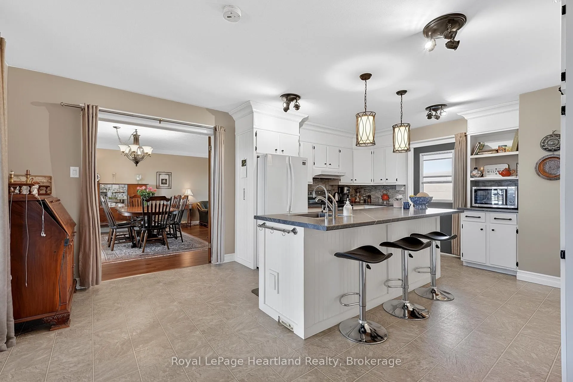 Photo 7 of 42163 Front Road, Huron East, Tuckersmith — HOMEH