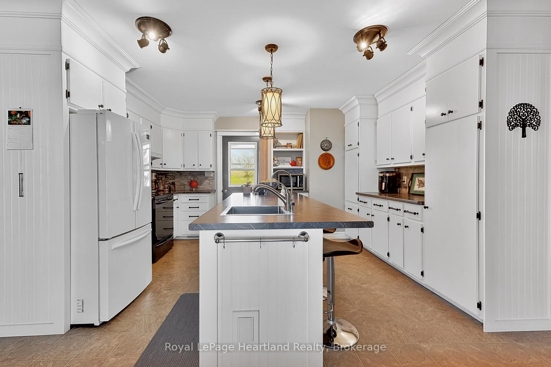 Photo 8 of 42163 Front Road, Huron East, Tuckersmith — HOMEH