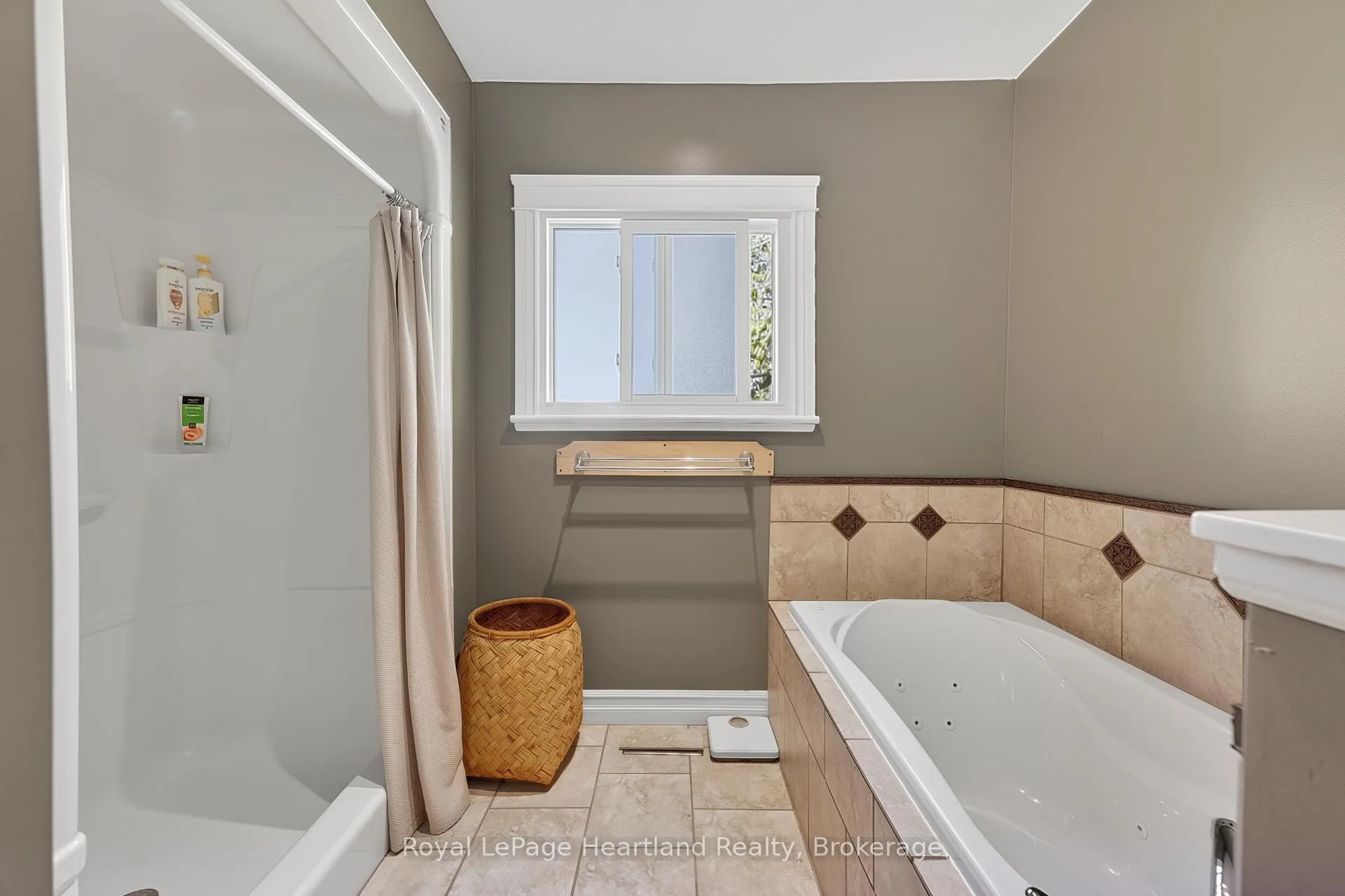 Photo 25 of 42163 Front Road, Huron East, Tuckersmith — HOMEH