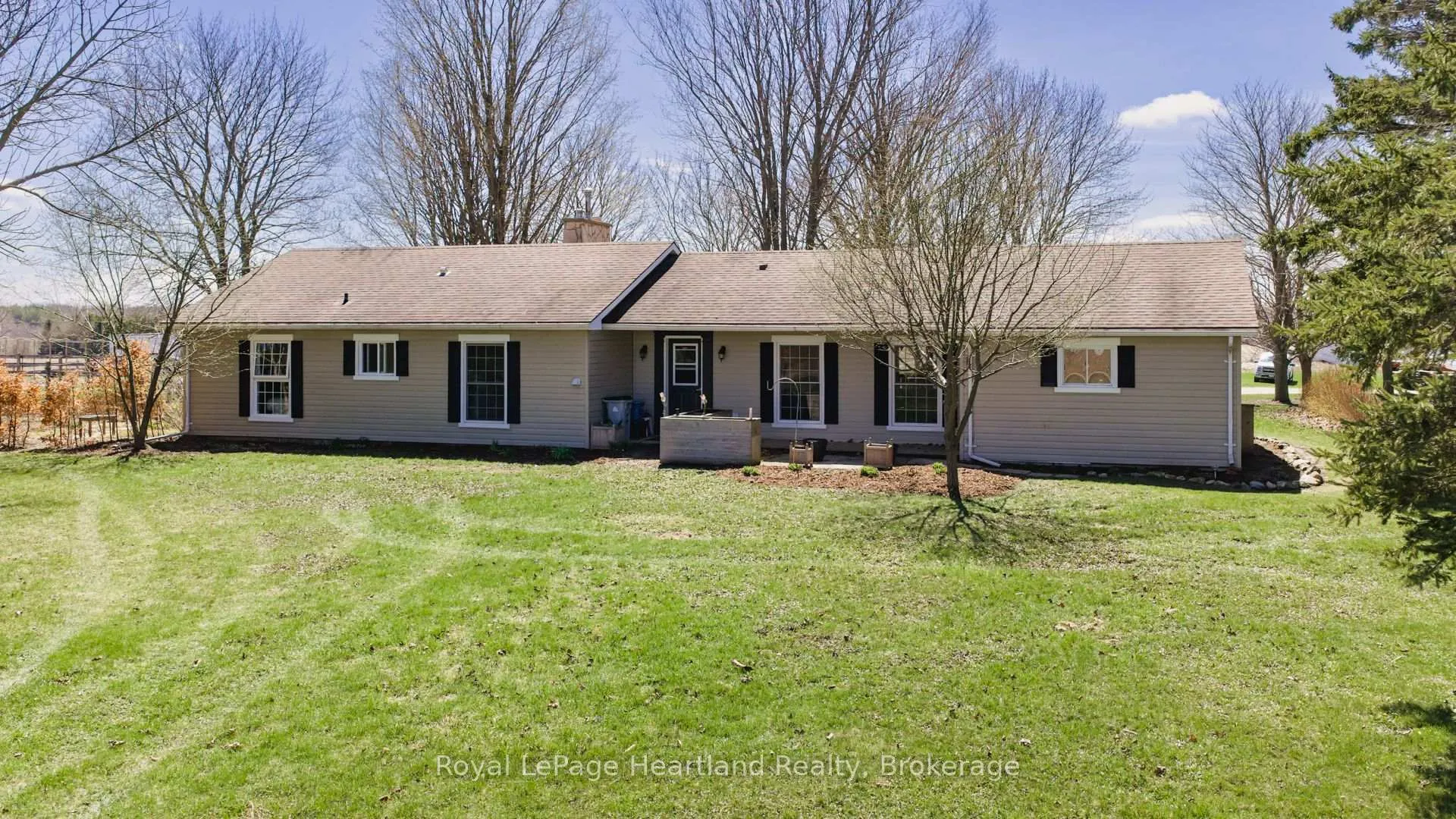 Photo 36 of 42163 Front Road, Huron East, Tuckersmith — HOMEH
